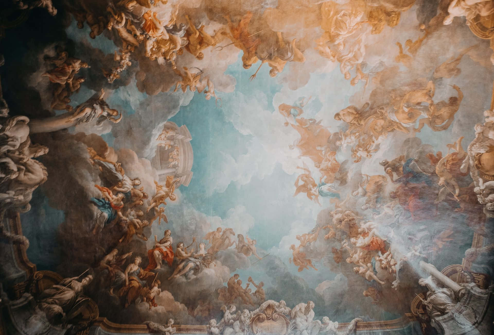 Renaissance 桌布 壁紙 — 大型巴洛克天花板壁畫，描繪旋轉雲彩和動態天使形象，色調溫暖。