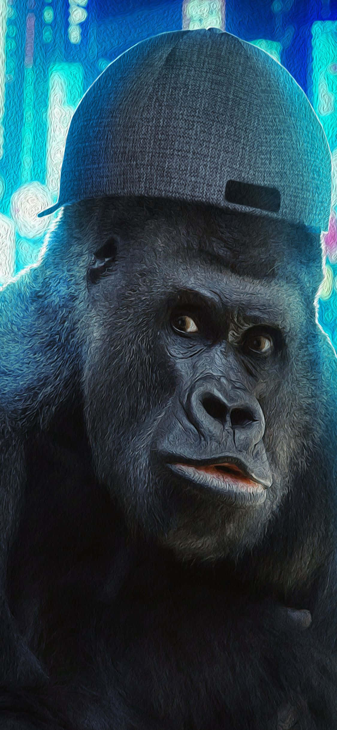 iPhone X Gorilla 桌布 壁紙 — 大猩猩戴著灰色棒球帽的特寫，背景是充滿活力的霓虹燈城市景觀。