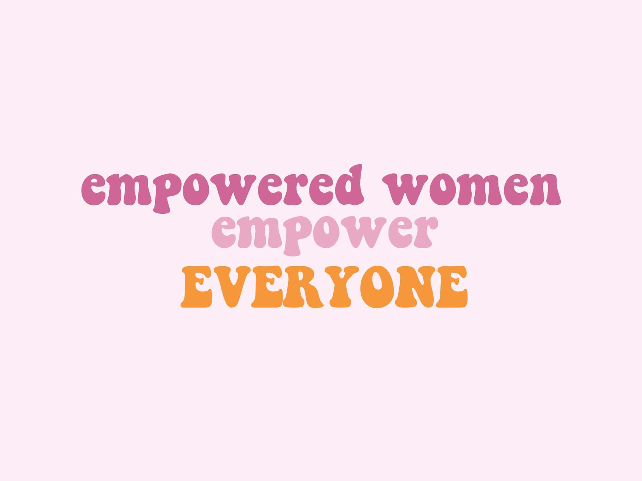 Empowerment 桌布 壁紙 — 大膽多彩的文字在柔和的粉紅色背景上寫著「賦權女性賦權每個人」。