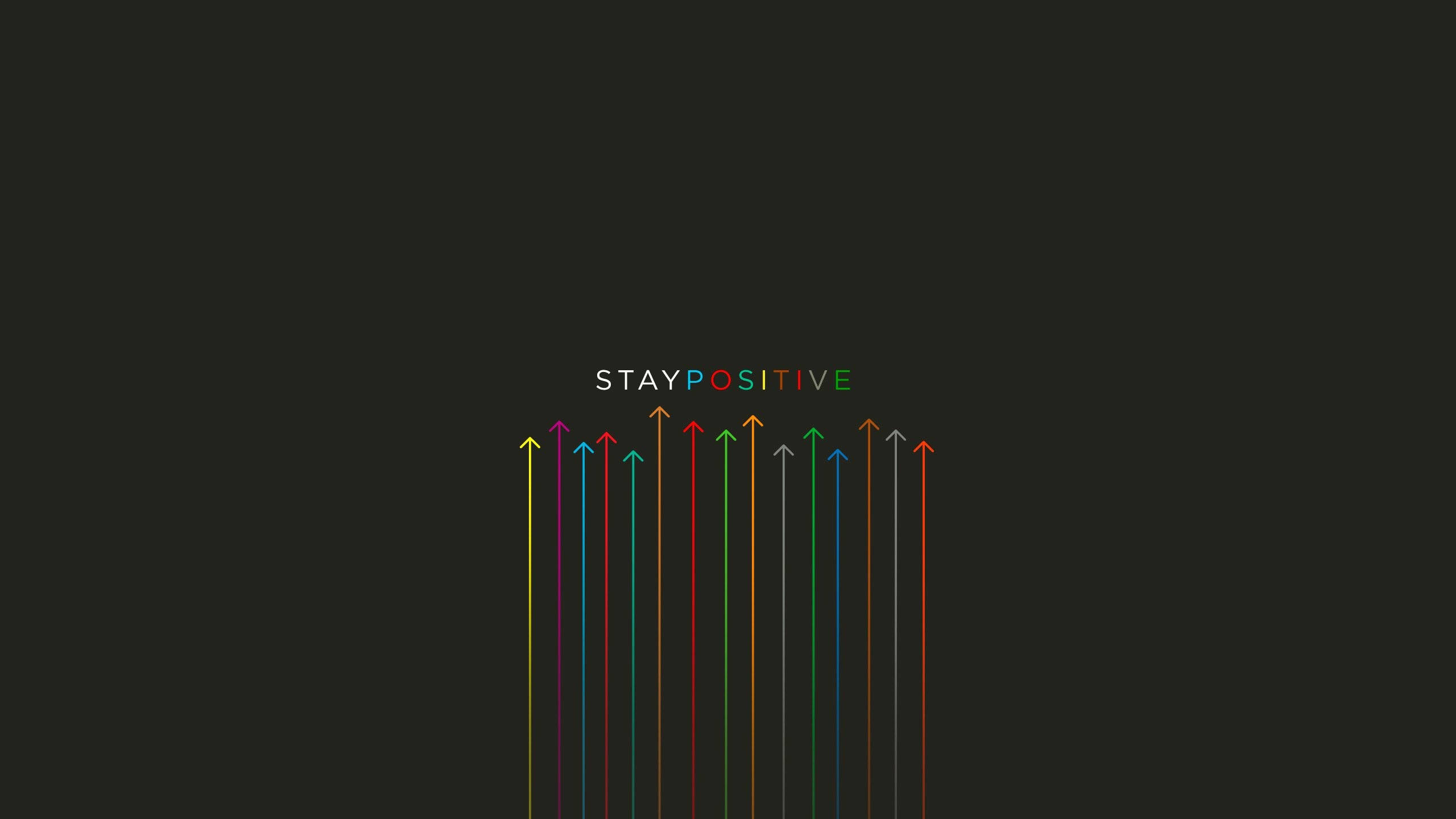Motivation 桌布 壁紙 — 大膽多彩的箭頭從深色背景中升起，下方是彩色字母組成的「STAY POSITIVE」文字。
