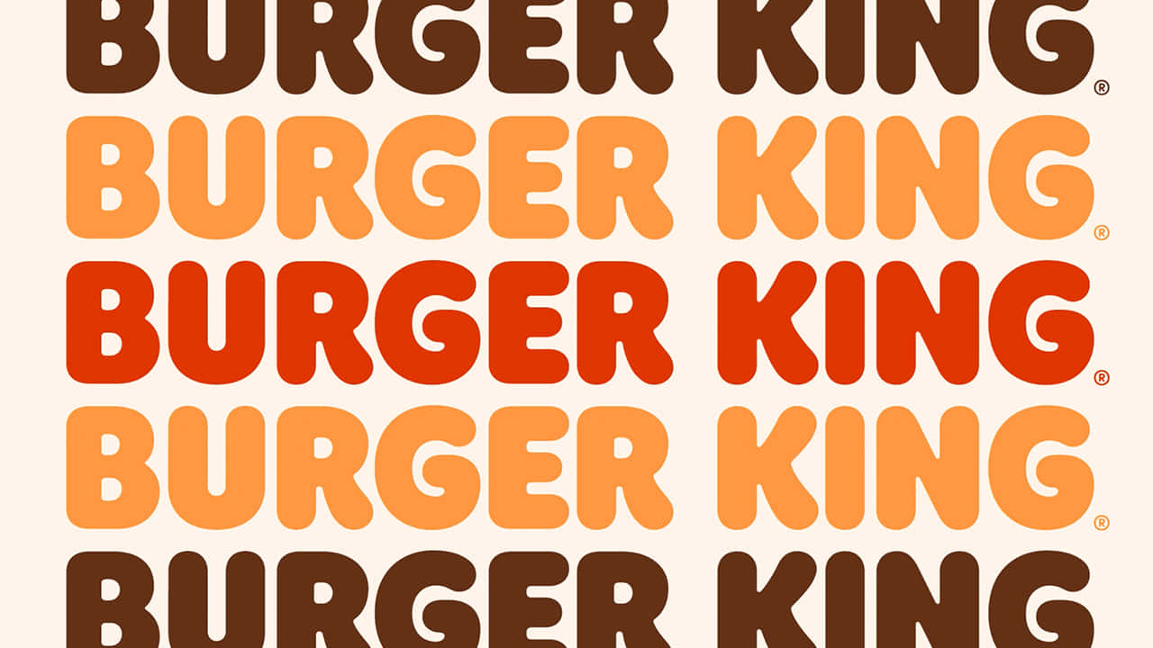 漢堡王 桌布 壁紙 — 大膽的Burger King標誌以棕色和橙色在奶油色背景上重複出現，形成復古網格圖案。