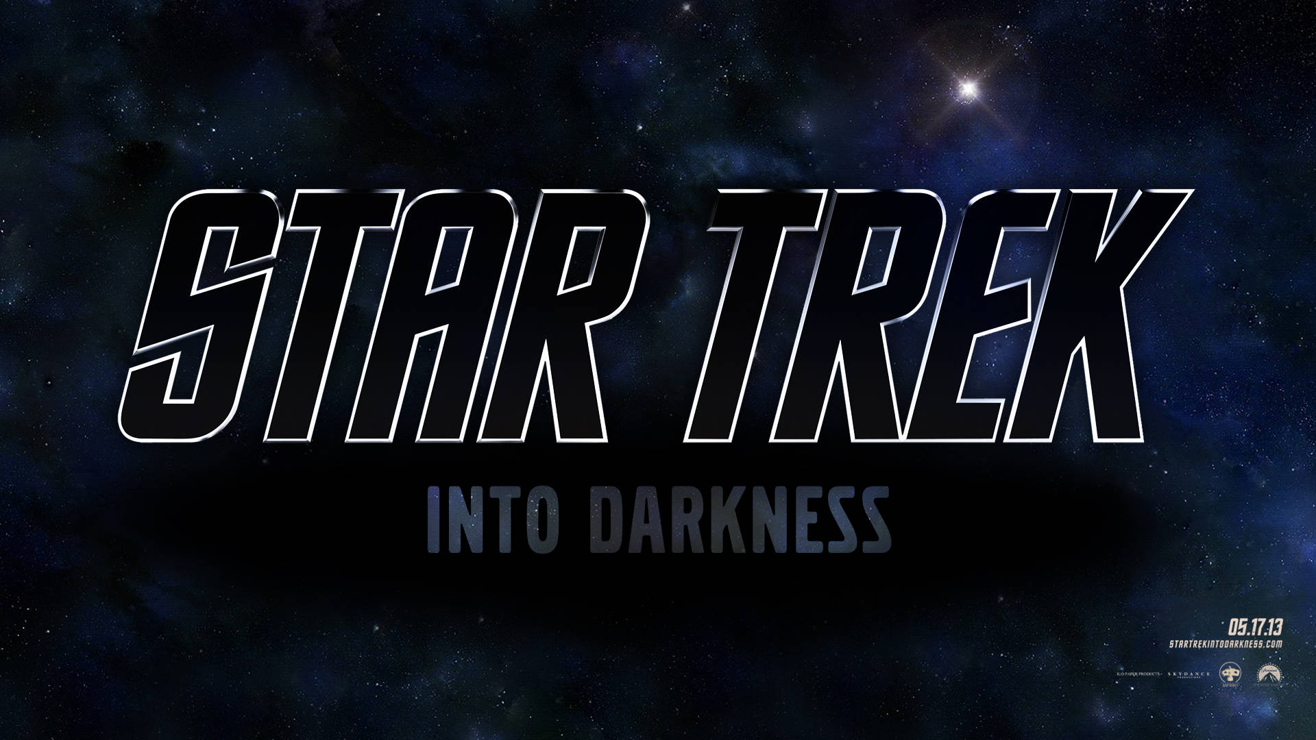 darkness 桌布 壁紙 — 大膽的Star Trek Into Darkness標題在星雲和明亮星星的星空宇宙背景下發光。