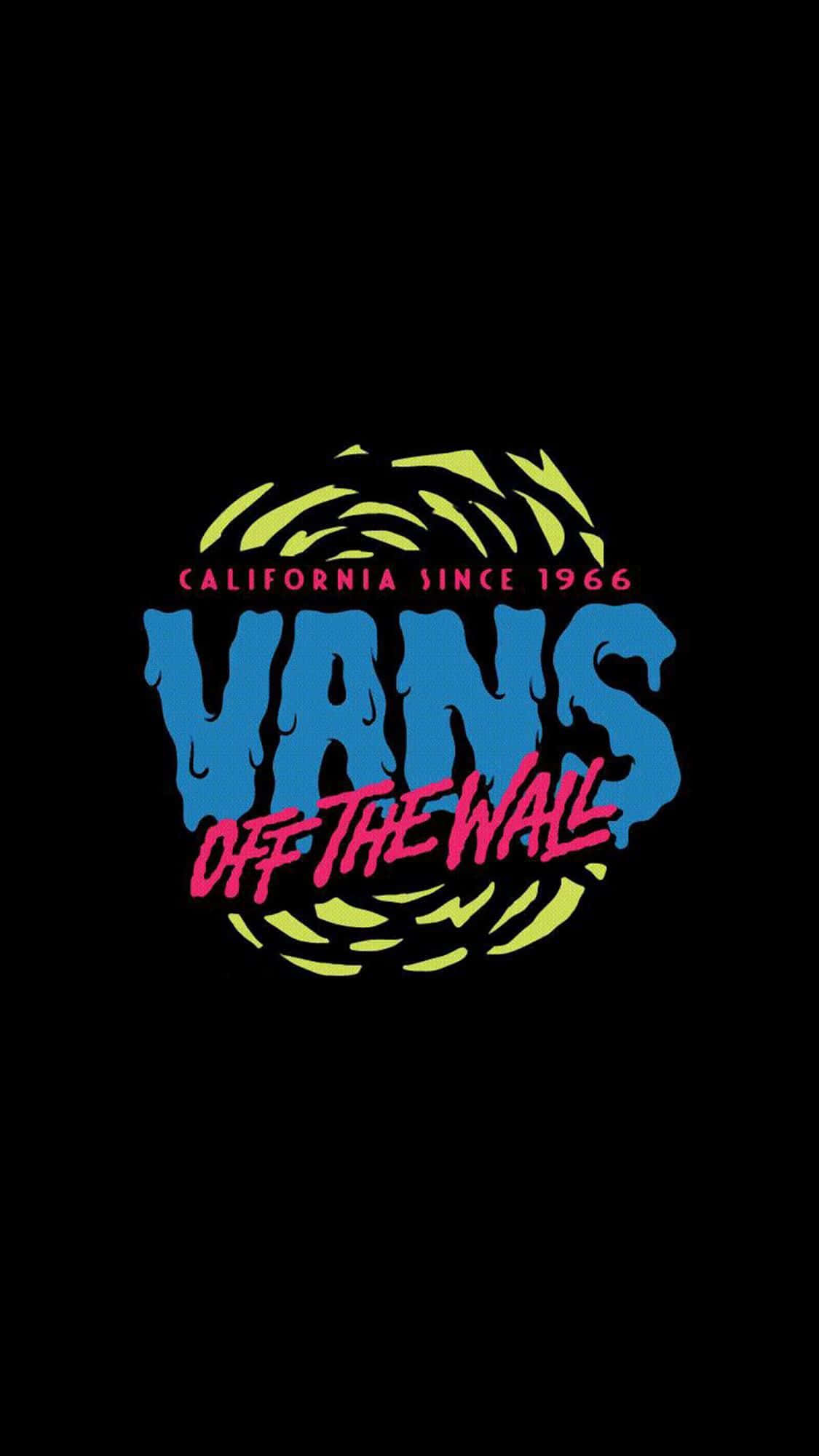 桌布 壁紙 — 大膽的Vans Off The Wall標誌，帶有滴落的藍色文字和霓虹黃色漩渦，背景為黑色。