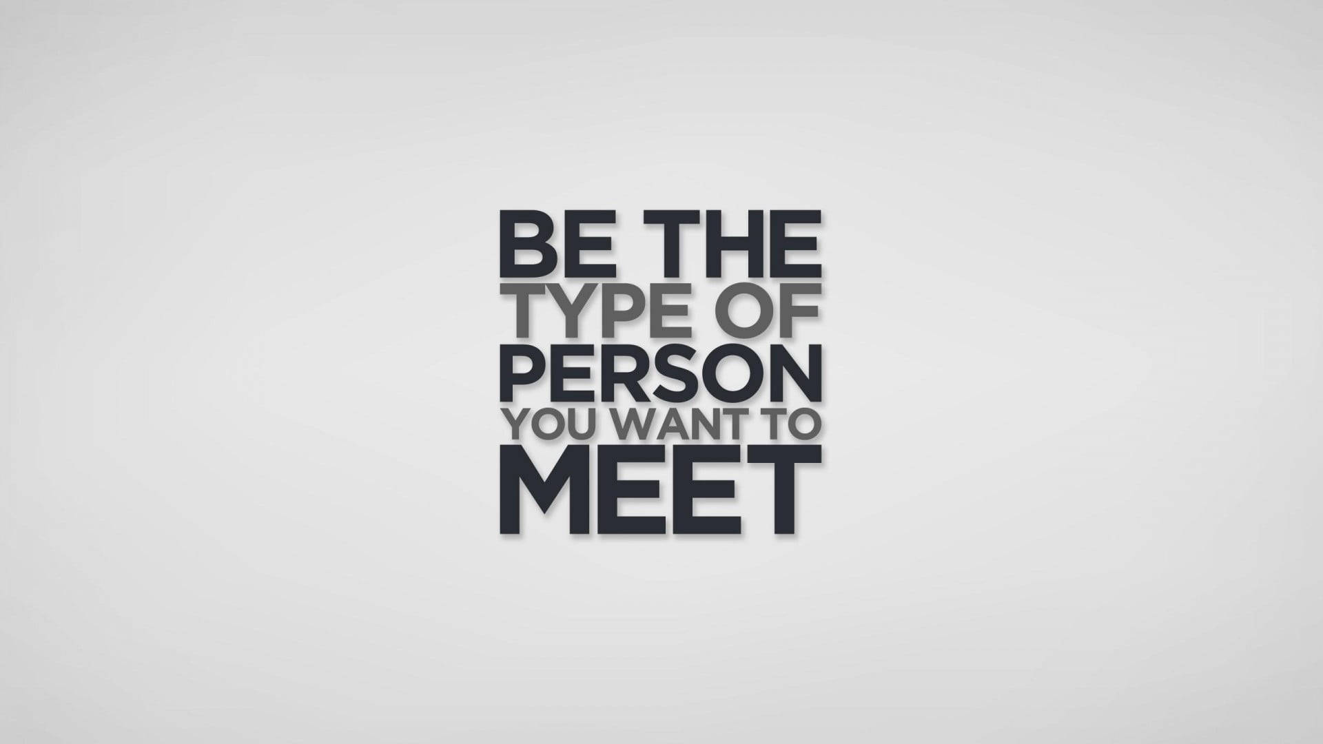 Inspirational Quotes 桌布 壁紙 — 大膽的勵志文字寫著：成為你想遇見的那種人，背景為簡約淺灰色。