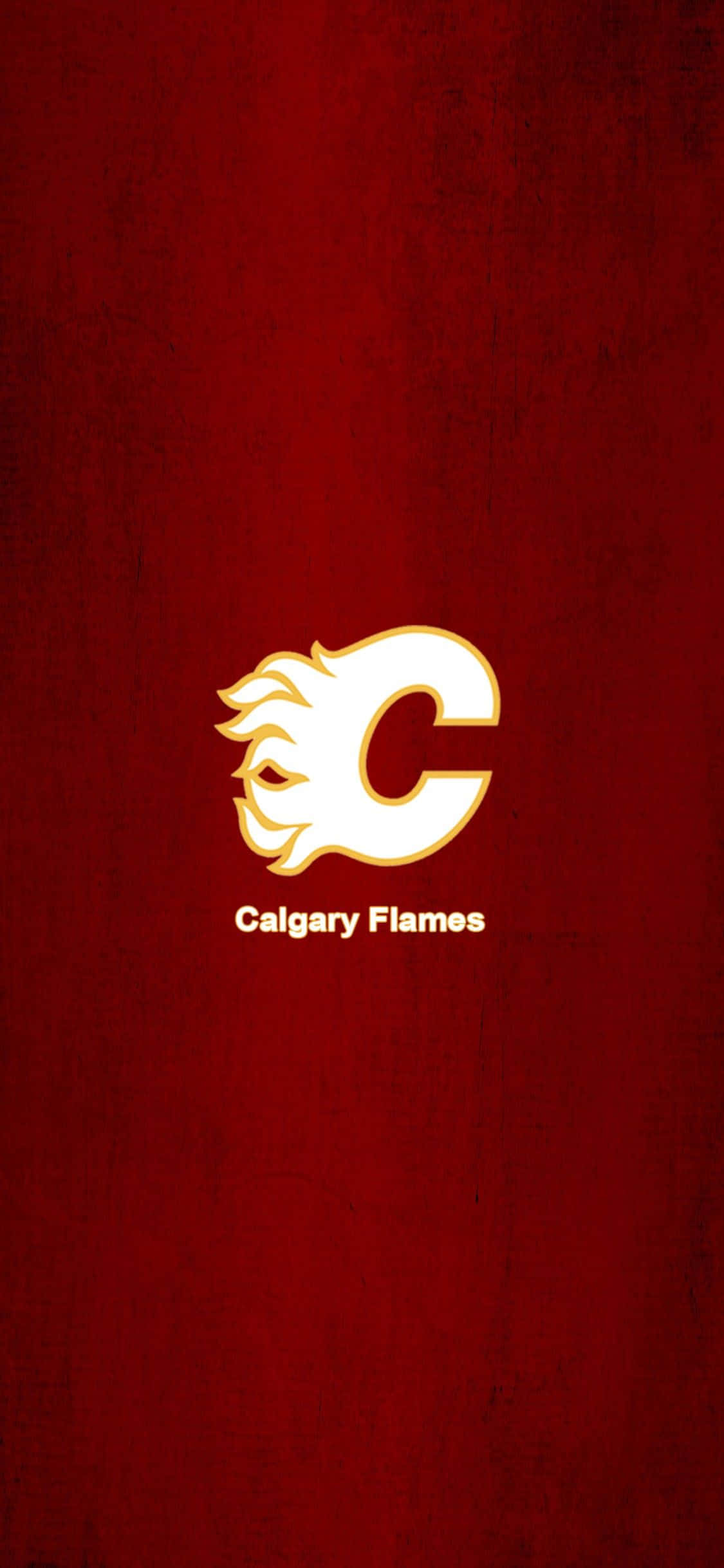 Calgary Flames 桌布 壁紙 — 大膽的卡加利火焰隊標誌在紋理深紅色背景上閃耀金色光芒。