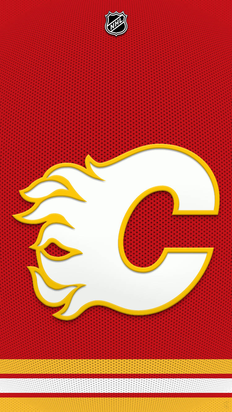Flames 桌布 壁紙 — 大膽的卡爾加里火焰隊標誌，白色和金色火焰設計在紅色紋理球衣布料上，頂部有NHL盾牌。