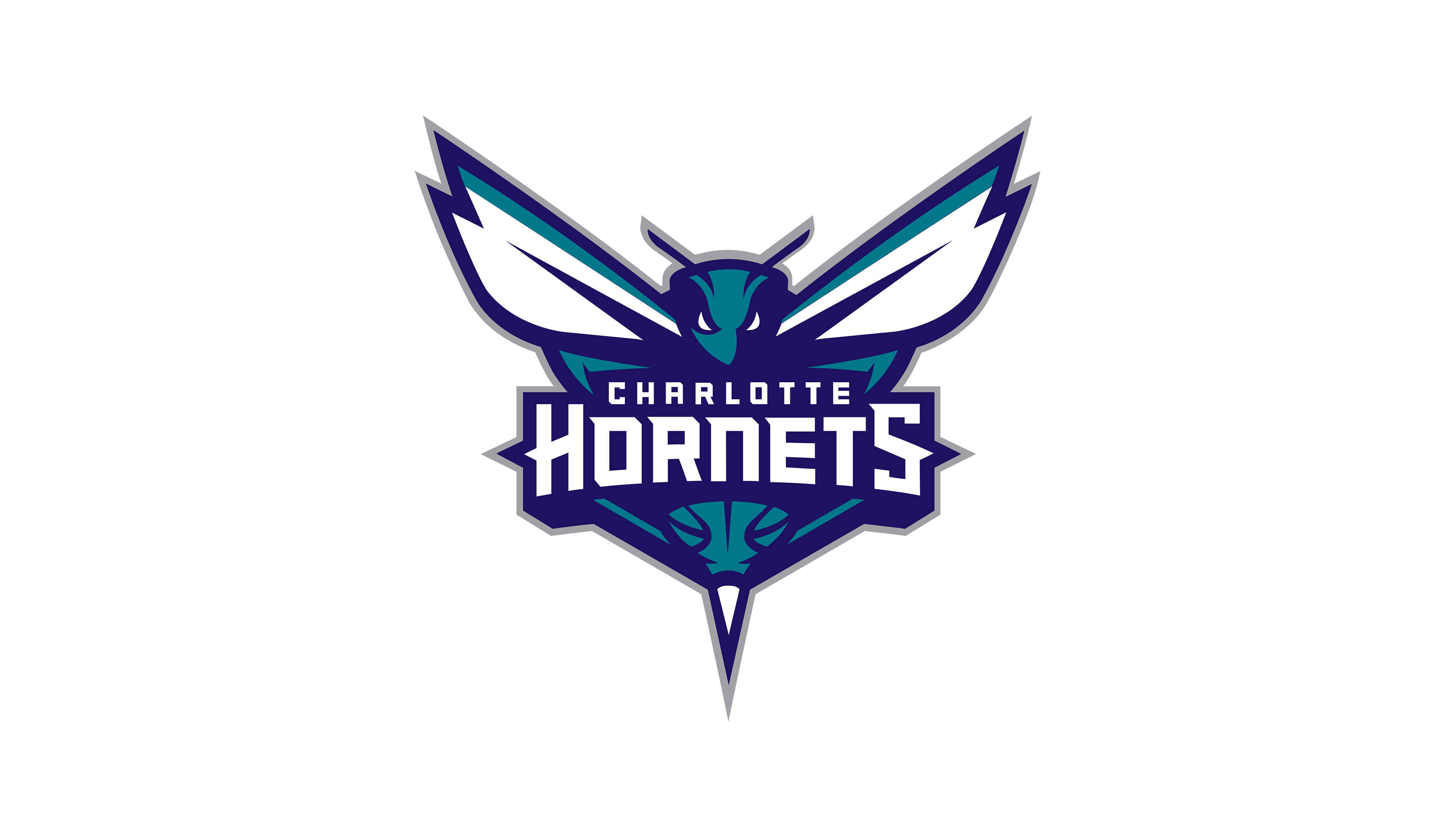 Hornets 桌布 壁紙 — 大膽的夏洛特黃蜂隊標誌，以藍色、藍綠色和白色呈現風格化的黃蜂，背景為純淨的白色。
