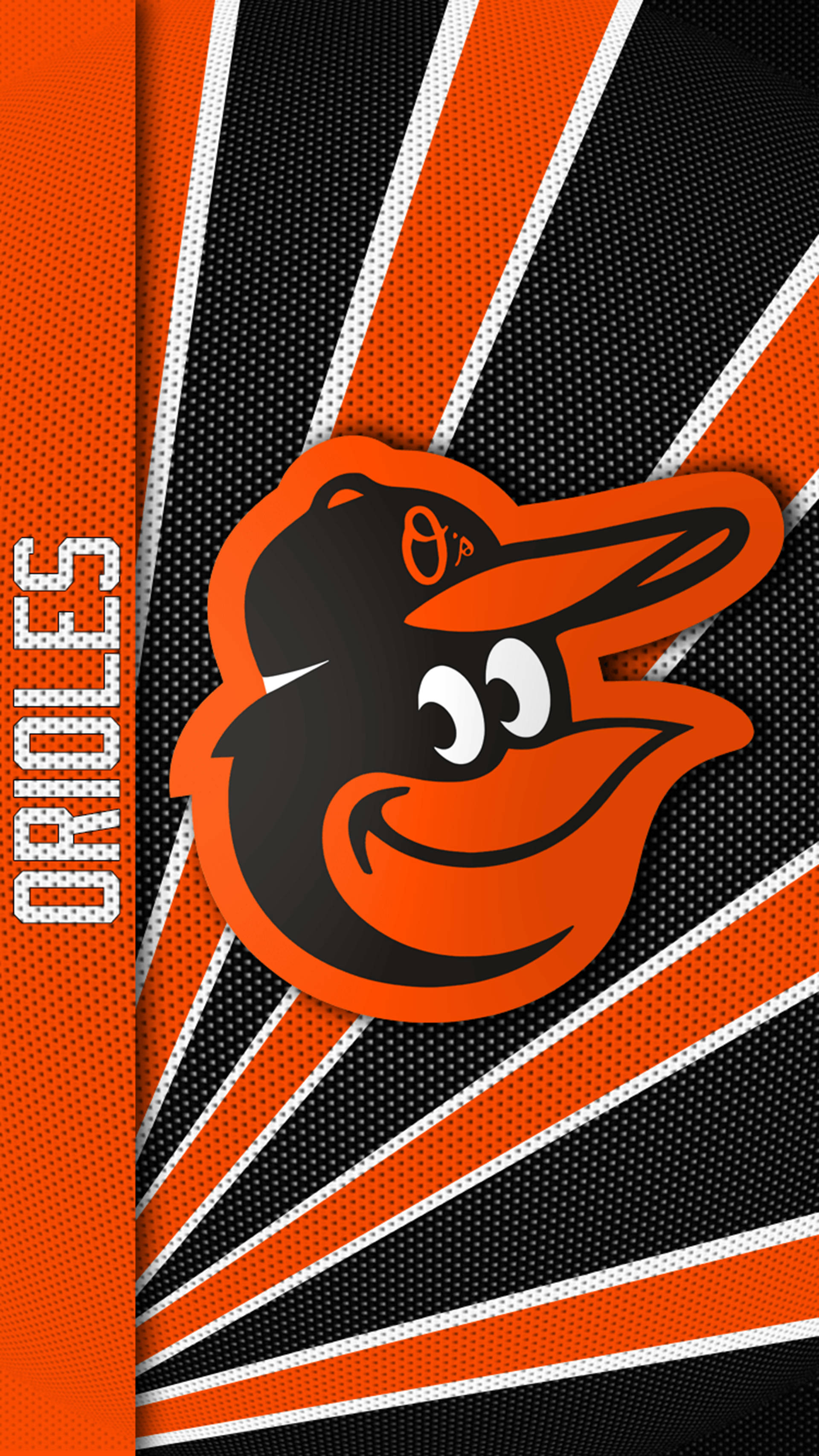 Orioles 桌布 壁紙 — 大膽的巴爾的摩金鶯隊標誌，帶有卡通鳥吉祥物，背景為動態的橙色、黑色和白色條紋。