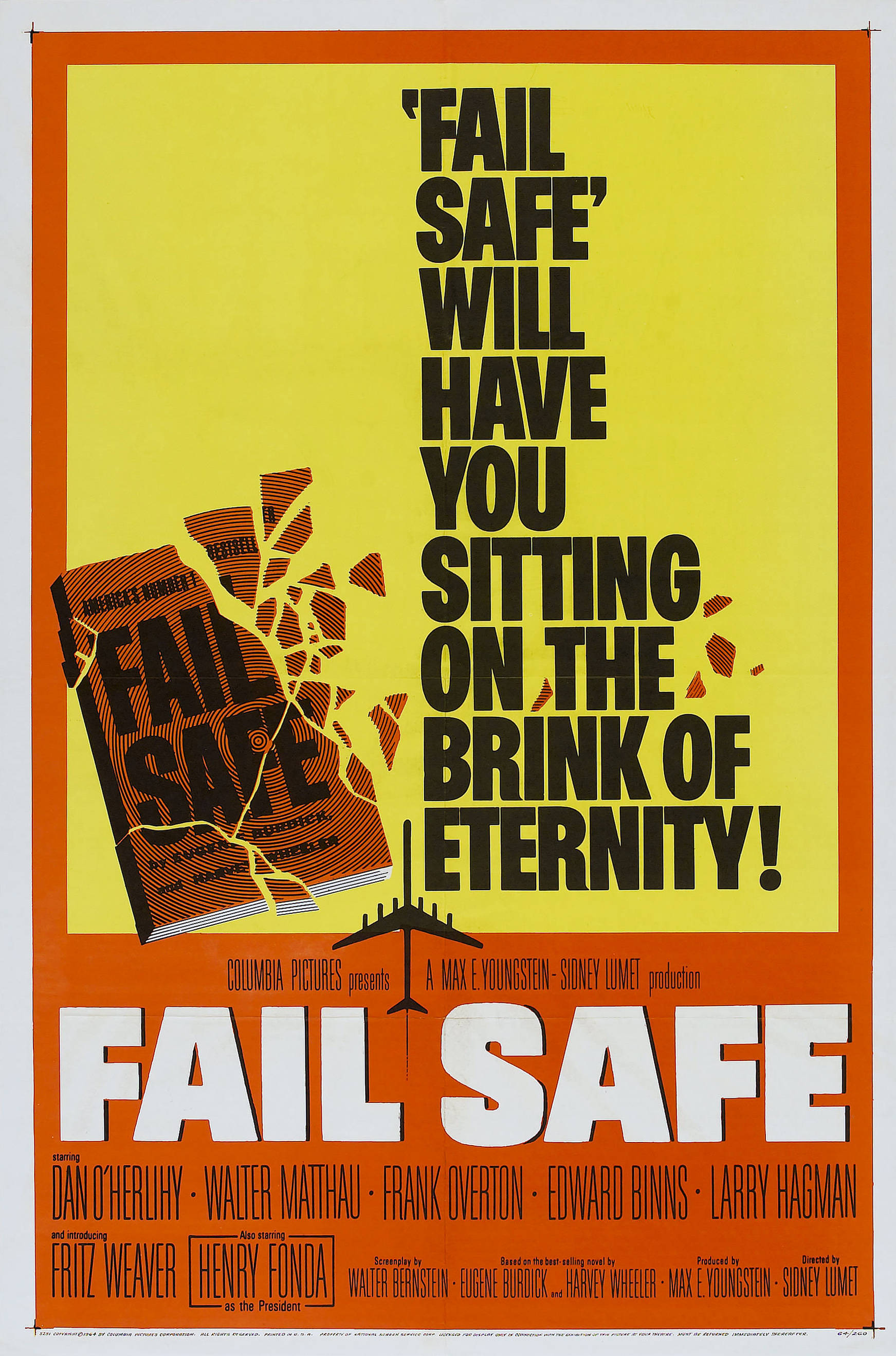 Safety 桌布 壁紙 — 大膽的復古電影海報，為《Fail Safe》設計，帶有破碎的書本和飛機，背景為黃色和橙色。