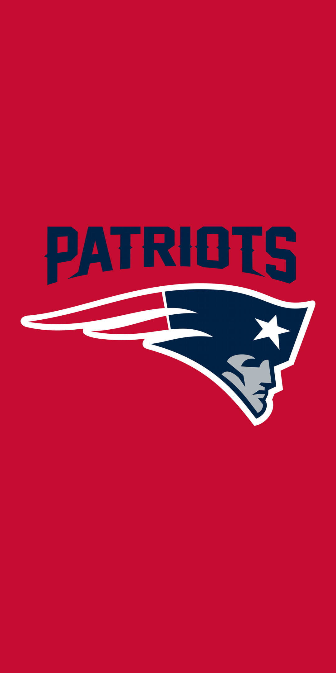 NFL Team Logo 桌布 壁紙 — 大膽的新英格蘭愛國者隊標誌居中於純紅色背景上，帶有海軍藍、白色和銀色點綴。