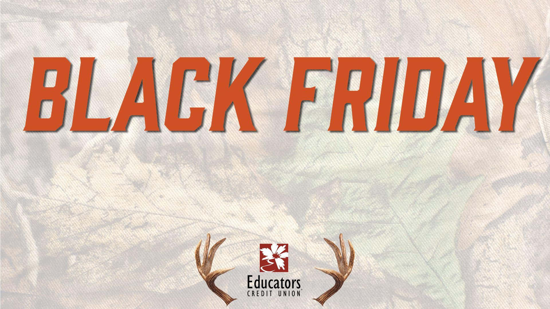 Black Friday 桌布 壁紙 — 大膽的橙色Black Friday文字疊加在紋理葉子背景上，鹿角框住一個信用合作社標誌。
