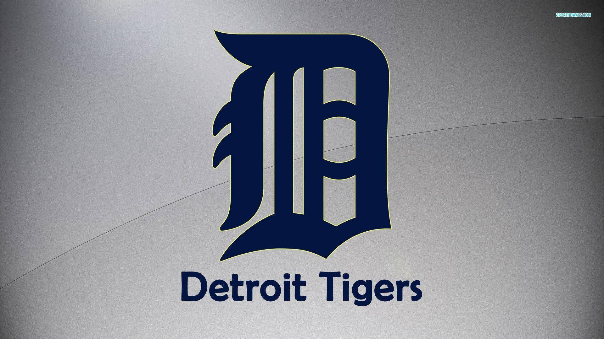 tigers 桌布 壁紙 — 大膽的海軍藍底特律老虎隊標誌，配以風格化的老虎條紋，在光滑的銀色弧形牆上脫穎而出。