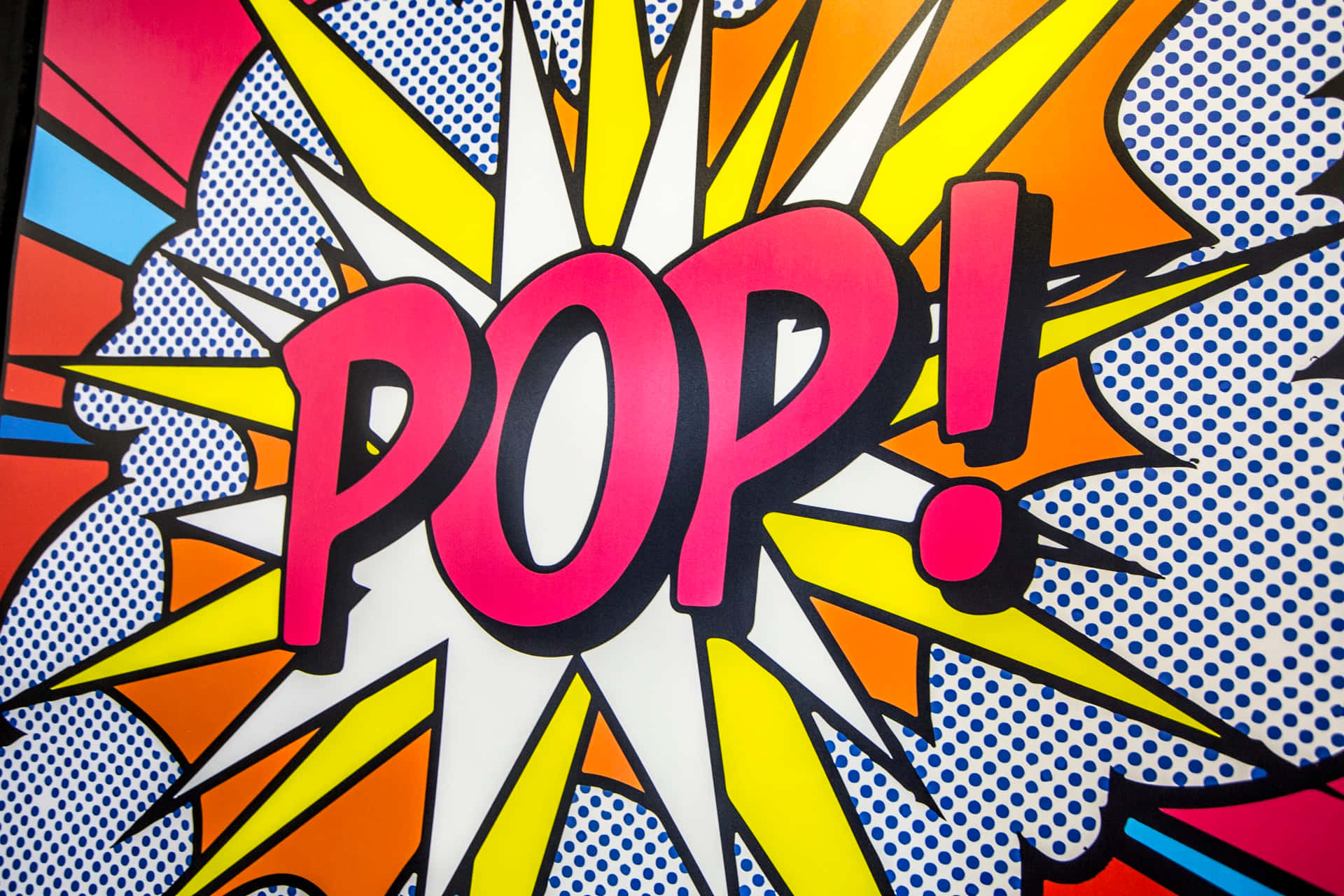 普普藝術動圖 桌布 壁紙 — 大膽的漫畫書爆炸圖形，帶有粉紅色 POP! 文字，在藍色半色調背景上散發出黃色光線。