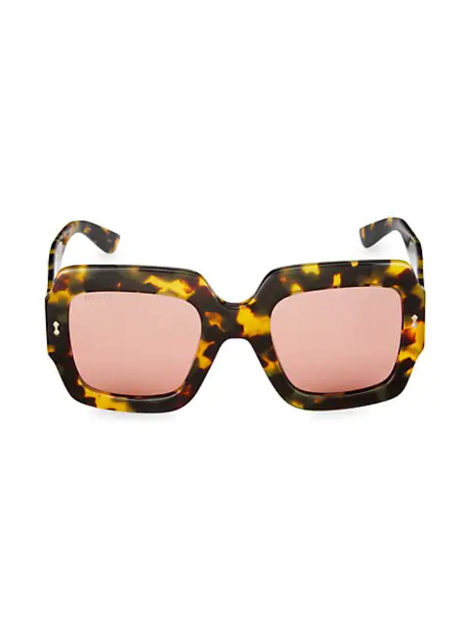 Sunglasses 桌布 壁紙 — 大膽的玳瑁太陽眼鏡，配粉紅色鏡面鏡片和幾何框架，在乾淨的白色背景上。