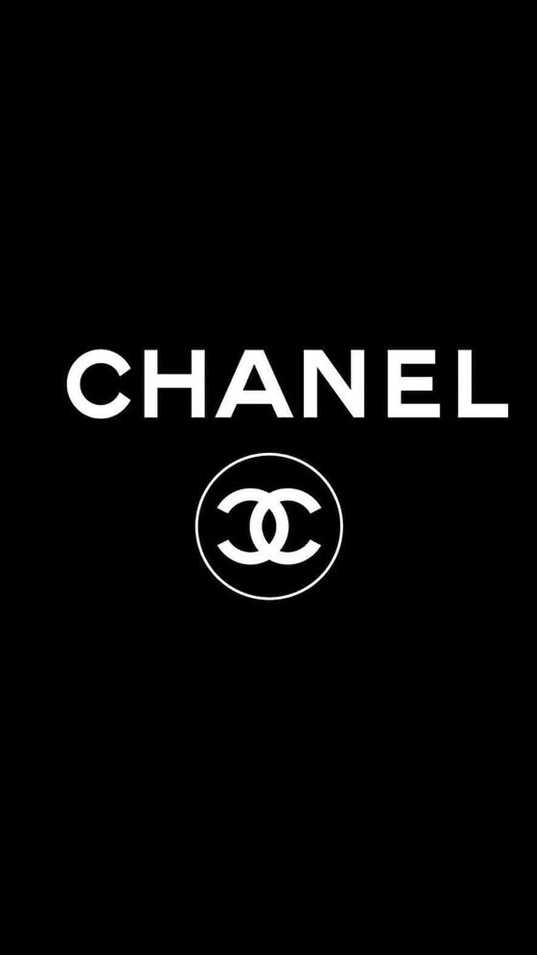 香奈兒標誌 桌布 壁紙 — 大膽的白色 Chanel 標誌和交錯的 CC 標誌，居中放置在純黑色背景上。