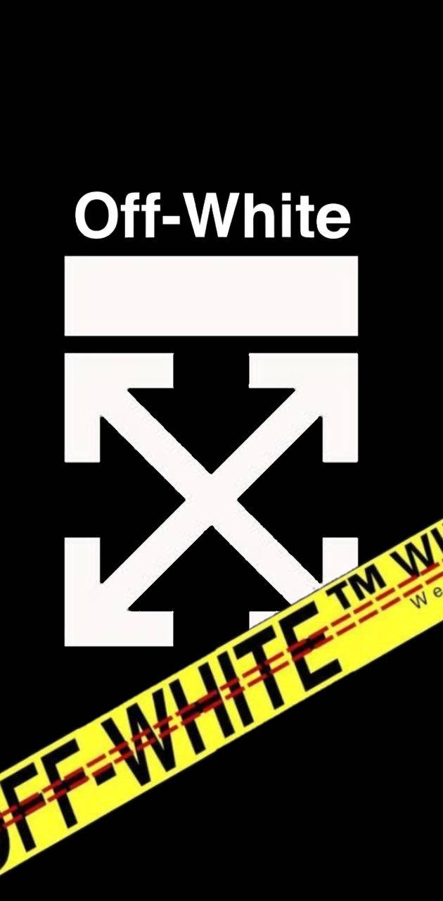 Off White Logo 桌布 壁紙 — 大膽的白色 Off-White 標誌，帶有交叉箭頭，黑色背景上斜向交叉黃色警示膠帶。