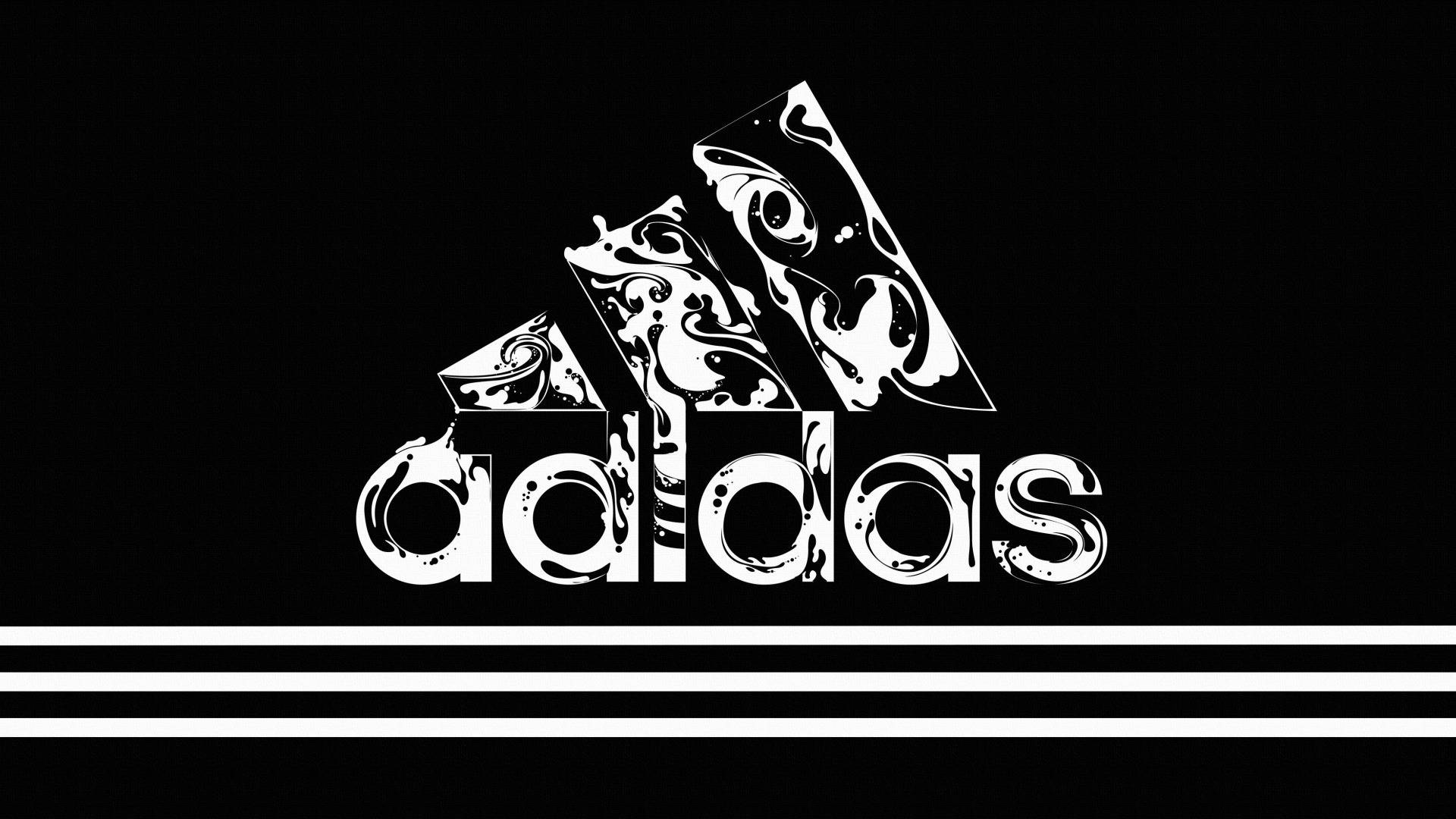 愛迪達 桌布 壁紙 — 大膽的白色Adidas標誌，帶有華麗的漩渦，黑色背景，下方有三條條紋。