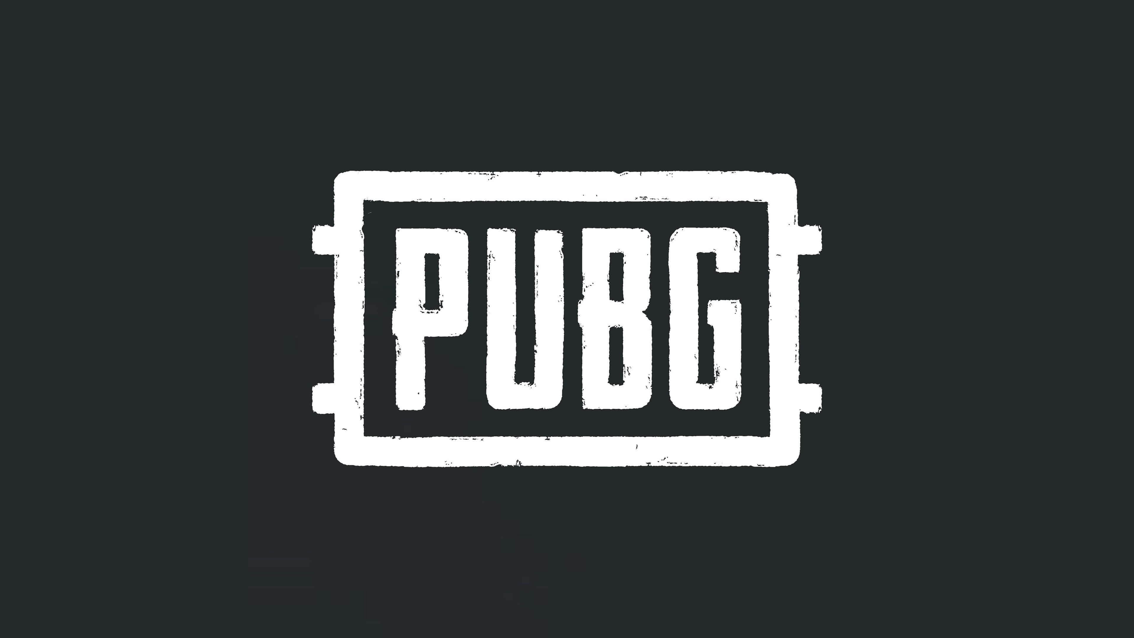 Pubg Logo 桌布 壁紙 — 大膽的白色PUBG標誌，邊緣磨損，居中於深灰色背景上。