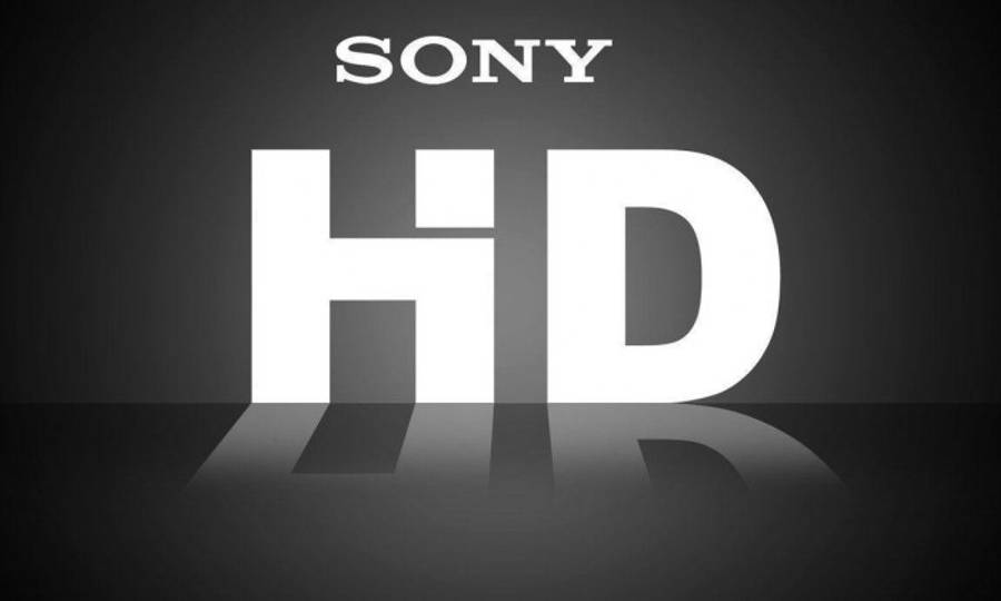 高清 桌布 壁紙 — 大膽的白色Sony HD標誌在深色漸變表面上投射出微妙的倒影。