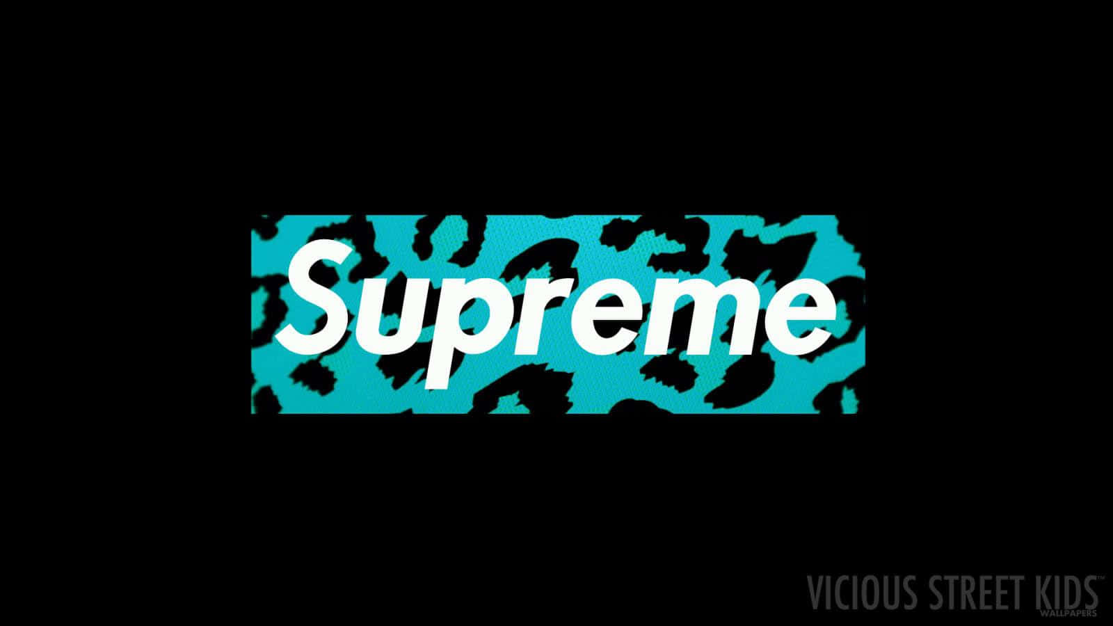 blue supreme 桌布 壁紙 — 大膽的白色Supreme標誌居中於一個藍綠色豹紋長方形上，背景為黑色。