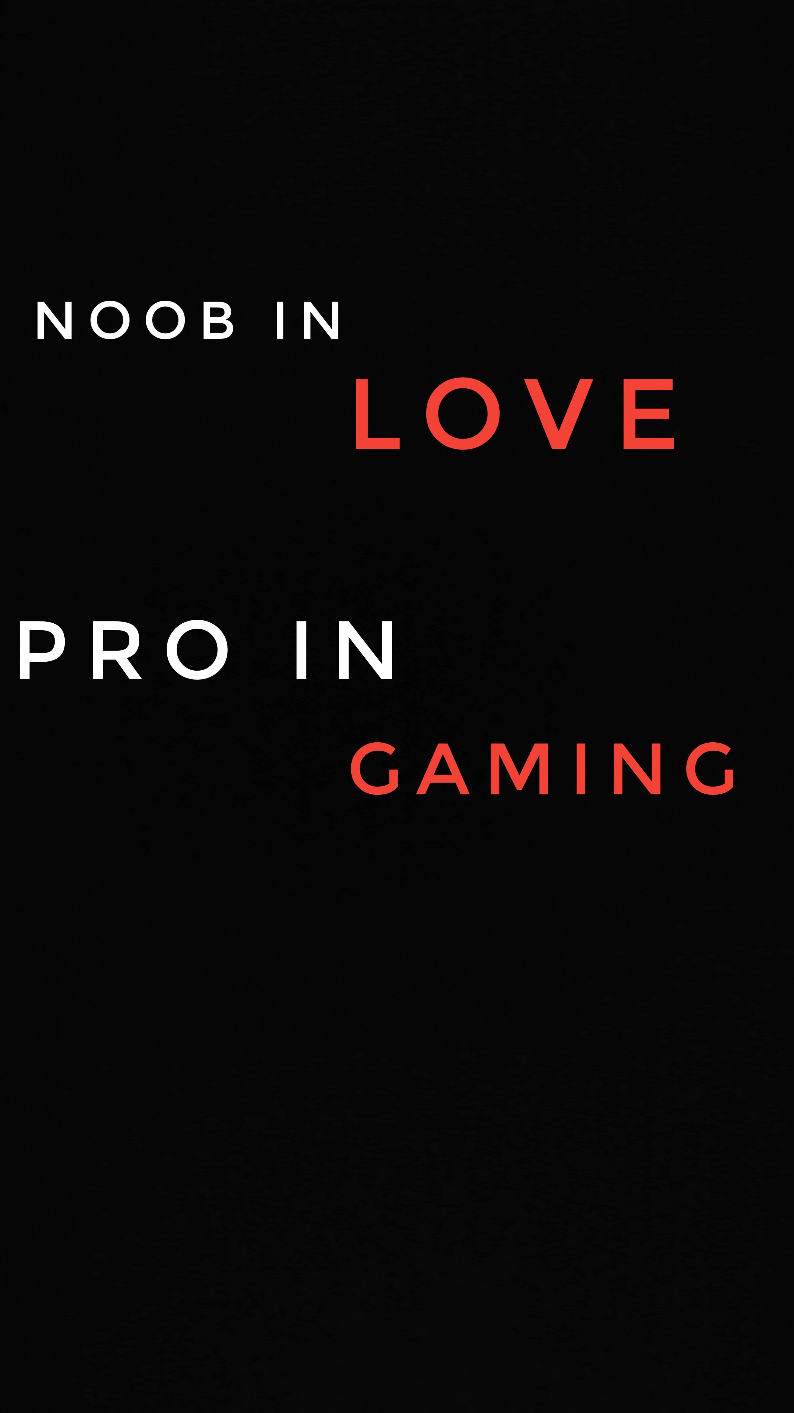 Pro Gamer 桌布 壁紙 — 大膽的白色和紅色文字在純黑色背景上宣告「NOOB IN LOVE PRO IN GAMING」。