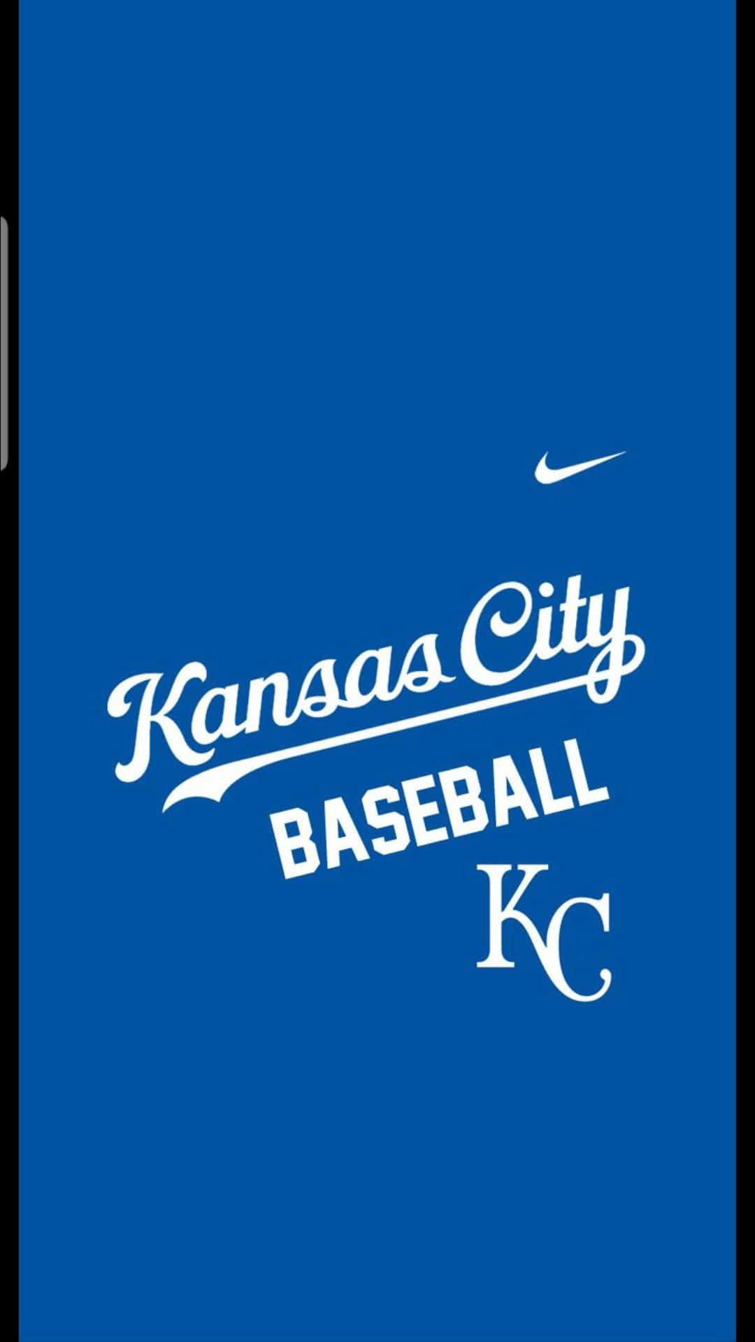 Kc Royals 桌布 壁紙 — 大膽的白色堪薩斯城棒球隊標誌，帶有Nike勾號，置於純皇家藍背景上。