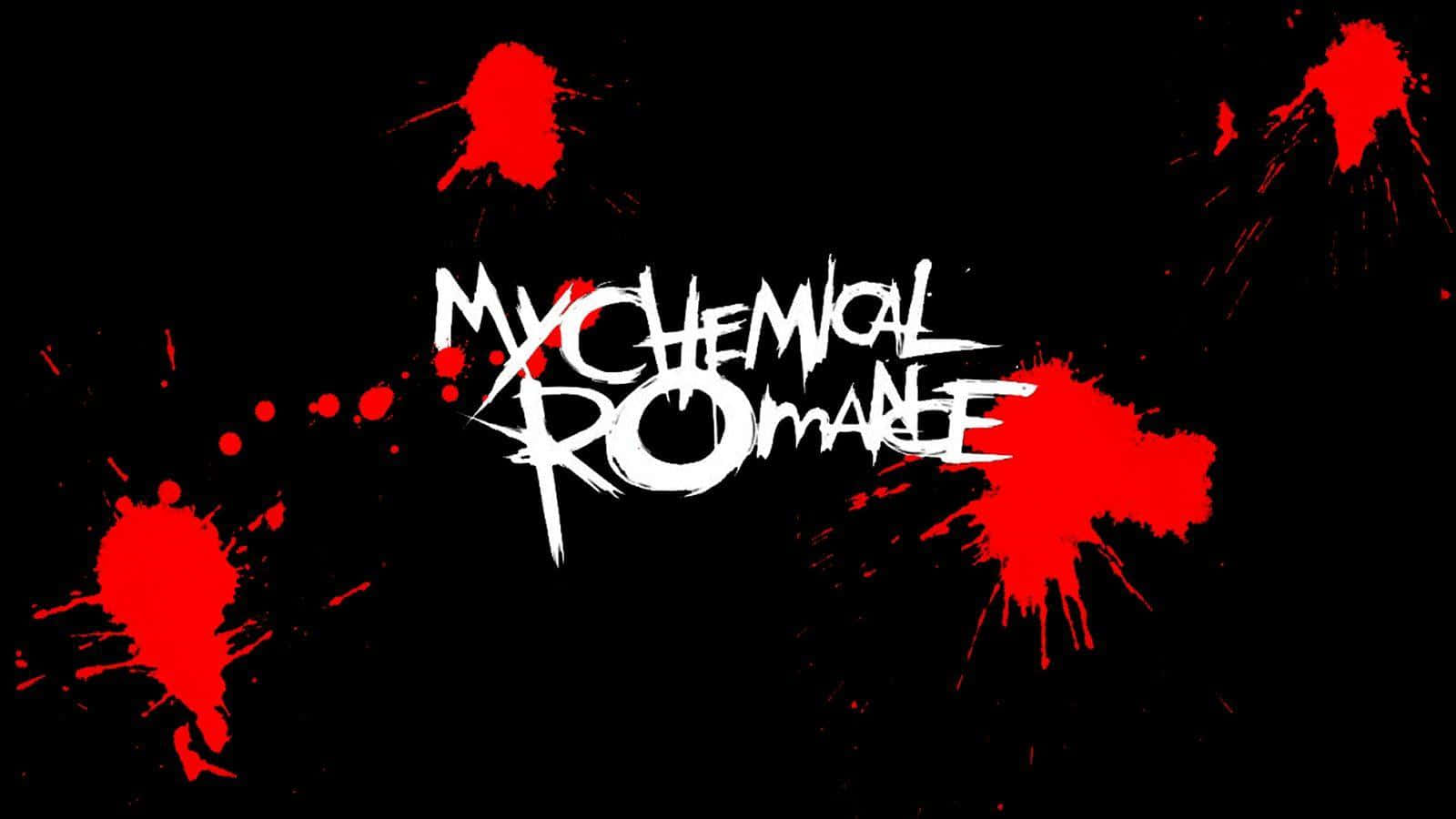 my chemical romance 桌布 壁紙 — 大膽的白色塗鴉風格文字 'My Chemical Romance' 在純黑色背景上濺上鮮紅色顏料。