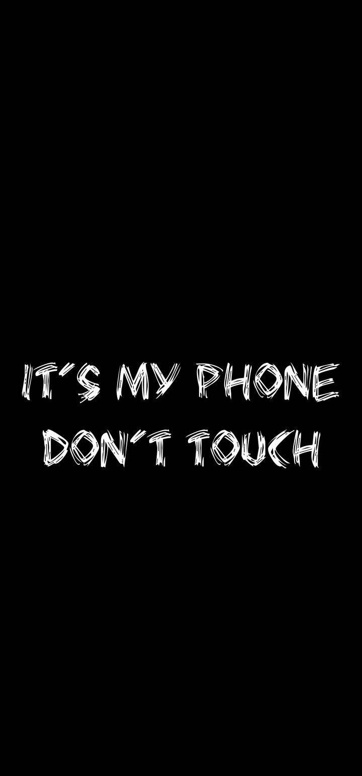 Black Phone 桌布 壁紙 — 大膽的白色塗鴉風格文字在純黑色背景上宣告「IT'S MY PHONE DON'T TOUCH」。