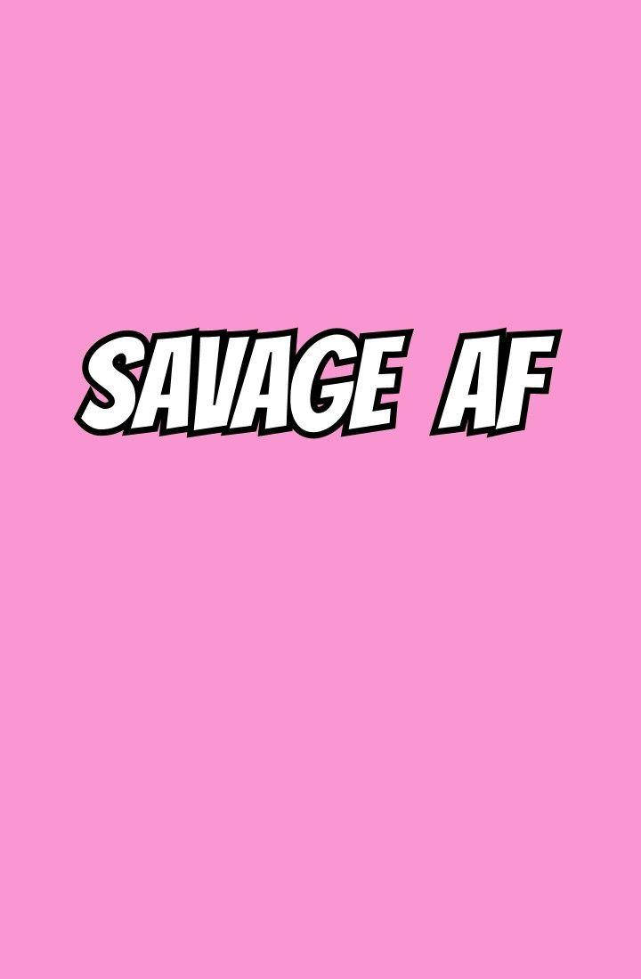 手機 桌布 壁紙 — 大膽的白色漫畫風格文字，寫著「SAVAGE AF」，置中在純粉紅色背景上。