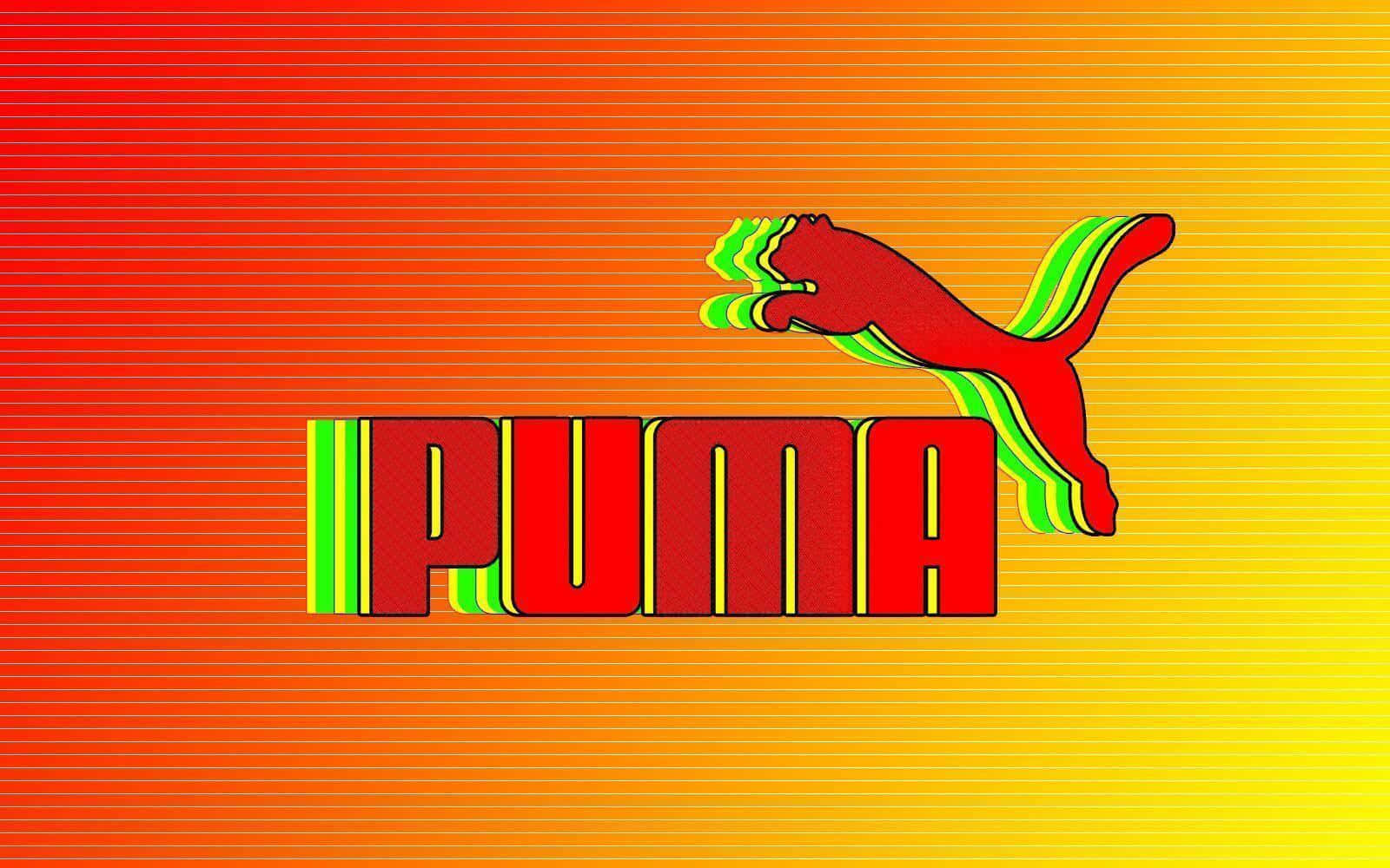 Puma 桌布 壁紙 — 大膽的紅色Puma標誌，帶有跳躍的貓和綠色條紋，背景是充滿活力的橙色到黃色漸變。