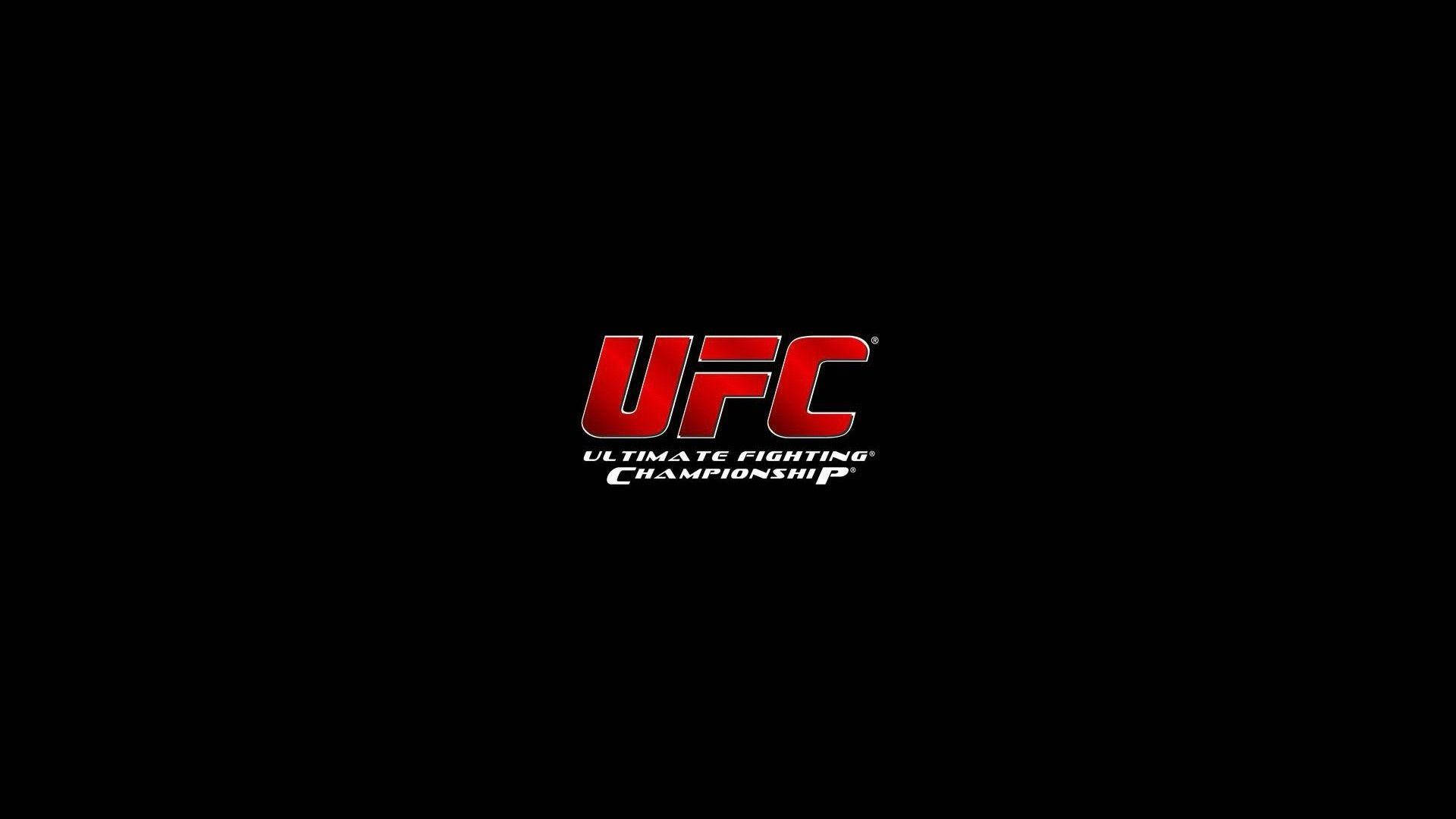 UFC 桌布 壁紙 — 大膽的紅色UFC標誌居中在鮮明的黑色背景上，下方有白色文字。