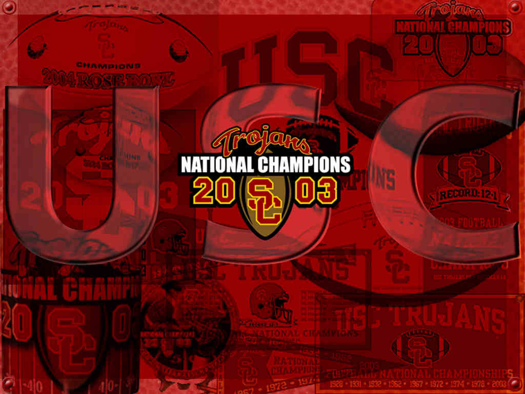 Usc 桌布 壁紙 — 大膽的紅色USC Trojans桌布，慶祝2003年全國冠軍，帶有堆疊標誌和冠軍文字。