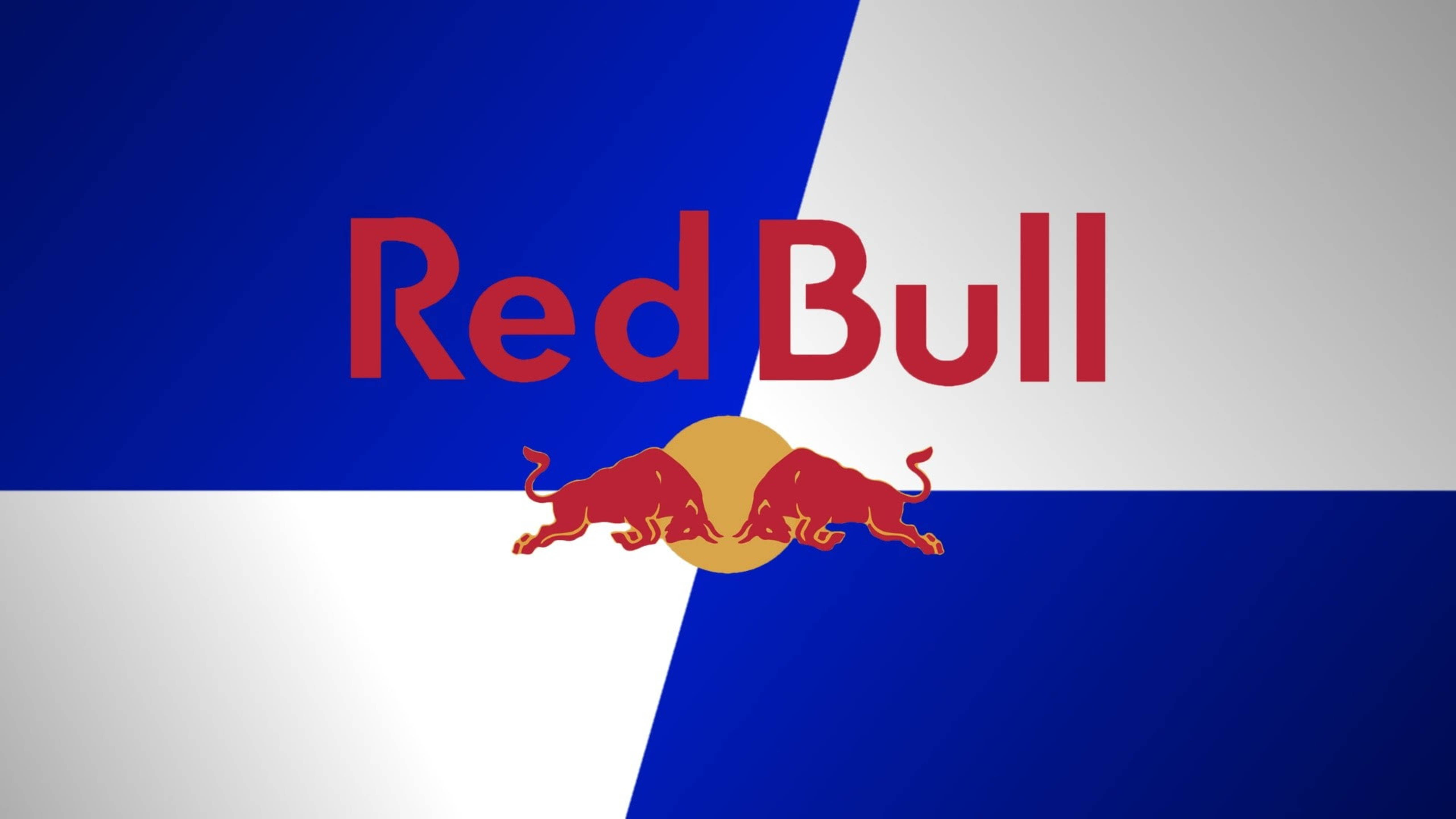 bull 桌布 壁紙 — 大膽的紅色公牛標誌在藍白分半的背景上衝刺，並帶有「Red Bull」文字。