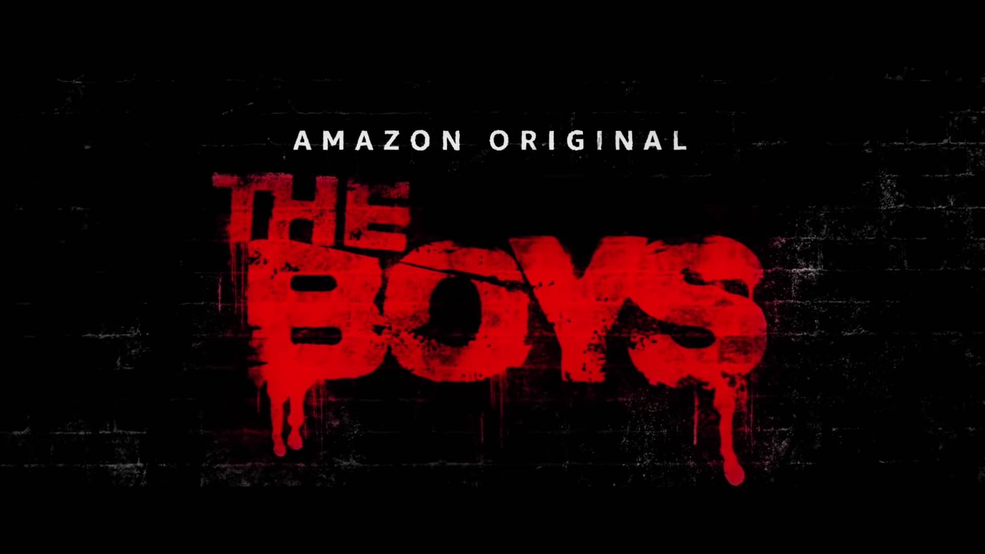 黑色磚牆上帶有滴落油漆的紅色塗鴉文字「The Boys」。 — 黑袍糾察隊 GIF 壁紙