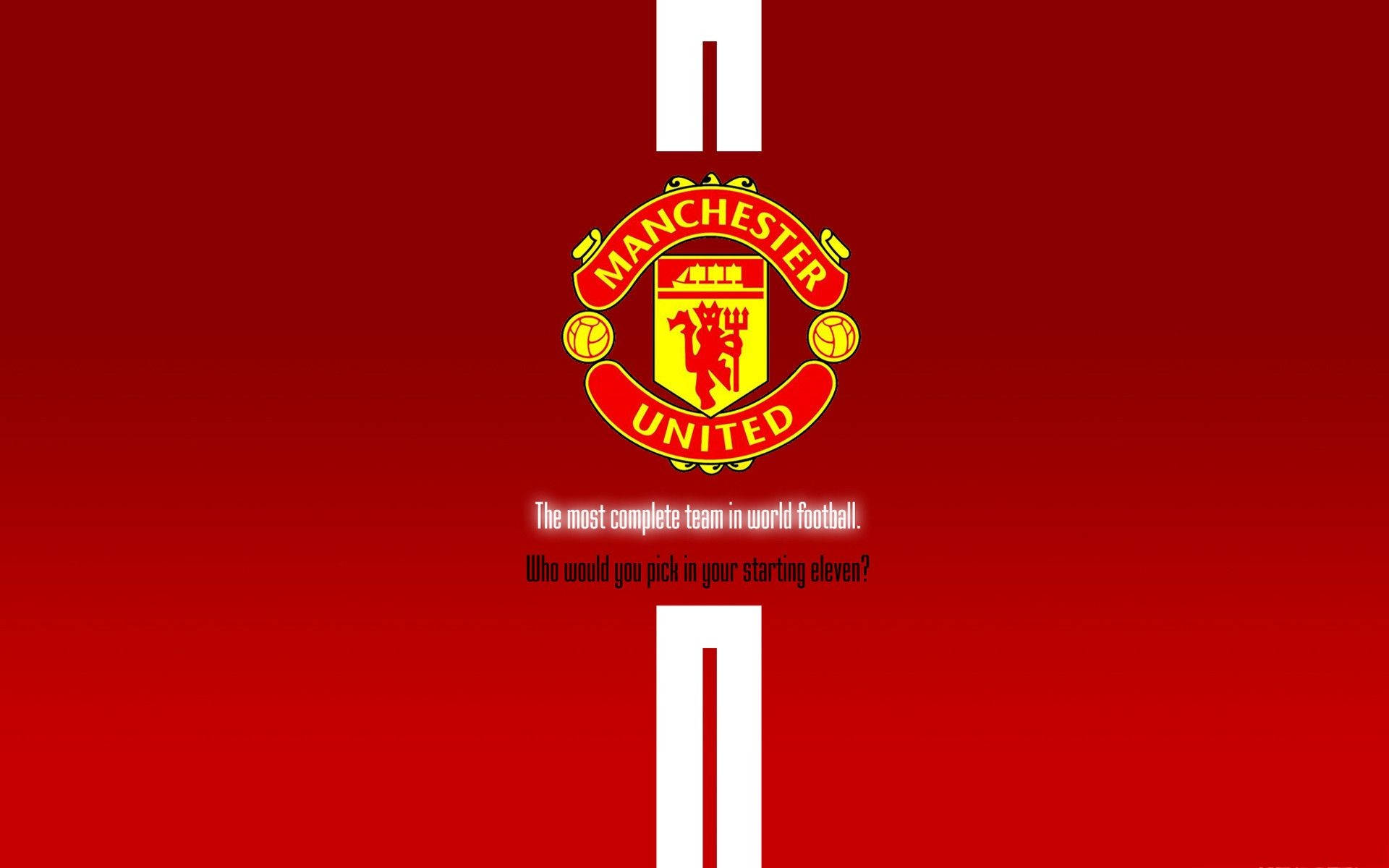 Manchester United Logo 桌布 壁紙 — 大膽的紅色背景，曼聯徽章、魔鬼吉祥物和白色垂直條紋襯托文字。