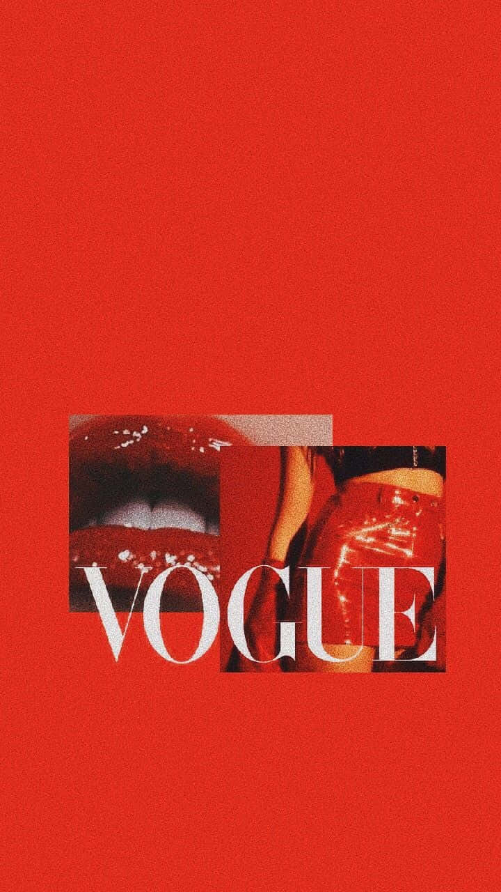 Boujee 桌布 壁紙 — 大膽的紅色背景上，Vogue 標誌覆蓋在光澤嘴唇和閃亮紅色褲子的拼貼畫上。