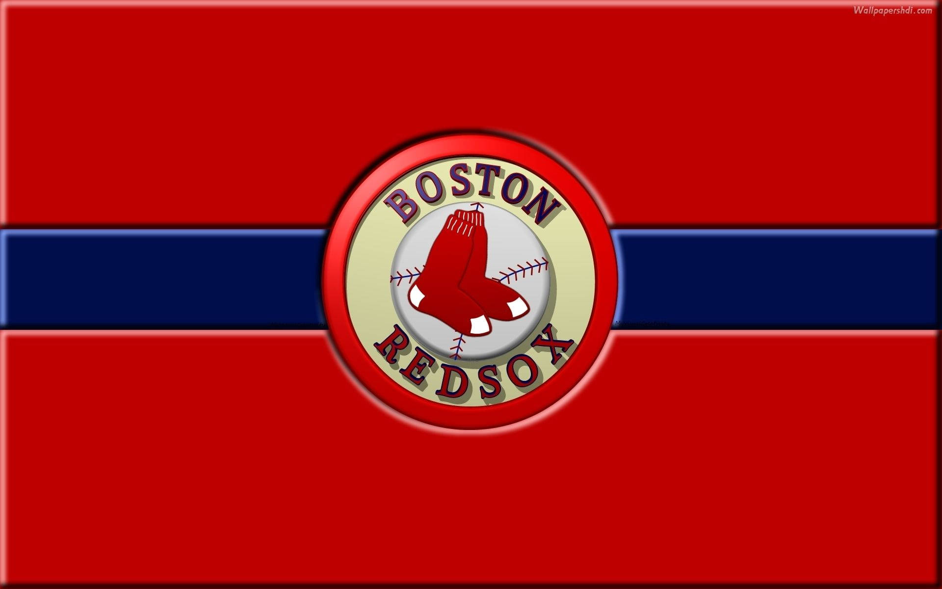 Boston Red Sox 桌布 壁紙 — 大膽的紅色背景搭配海軍藍條紋，中央是波士頓紅襪隊標誌，棒球上有一隻紅色襪子。