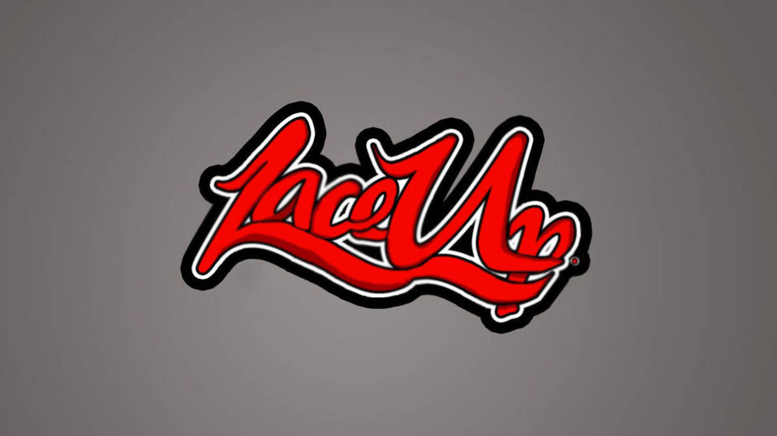 Lace 桌布 壁紙 — 大膽的紅色風格化 'Lace Up' 標誌，帶有黑色和白色輪廓，居中在柔和的灰色背景上。