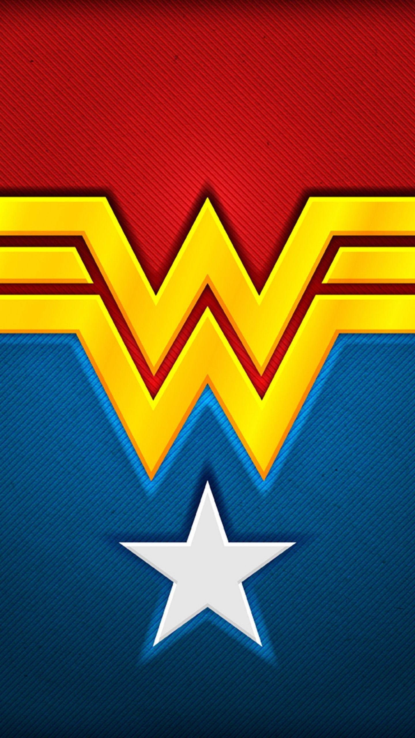 Wonder Woman 1984 桌布 壁紙 — 大膽的紅藍金色神力女超人標誌，白色星星在紋理布料背景上。