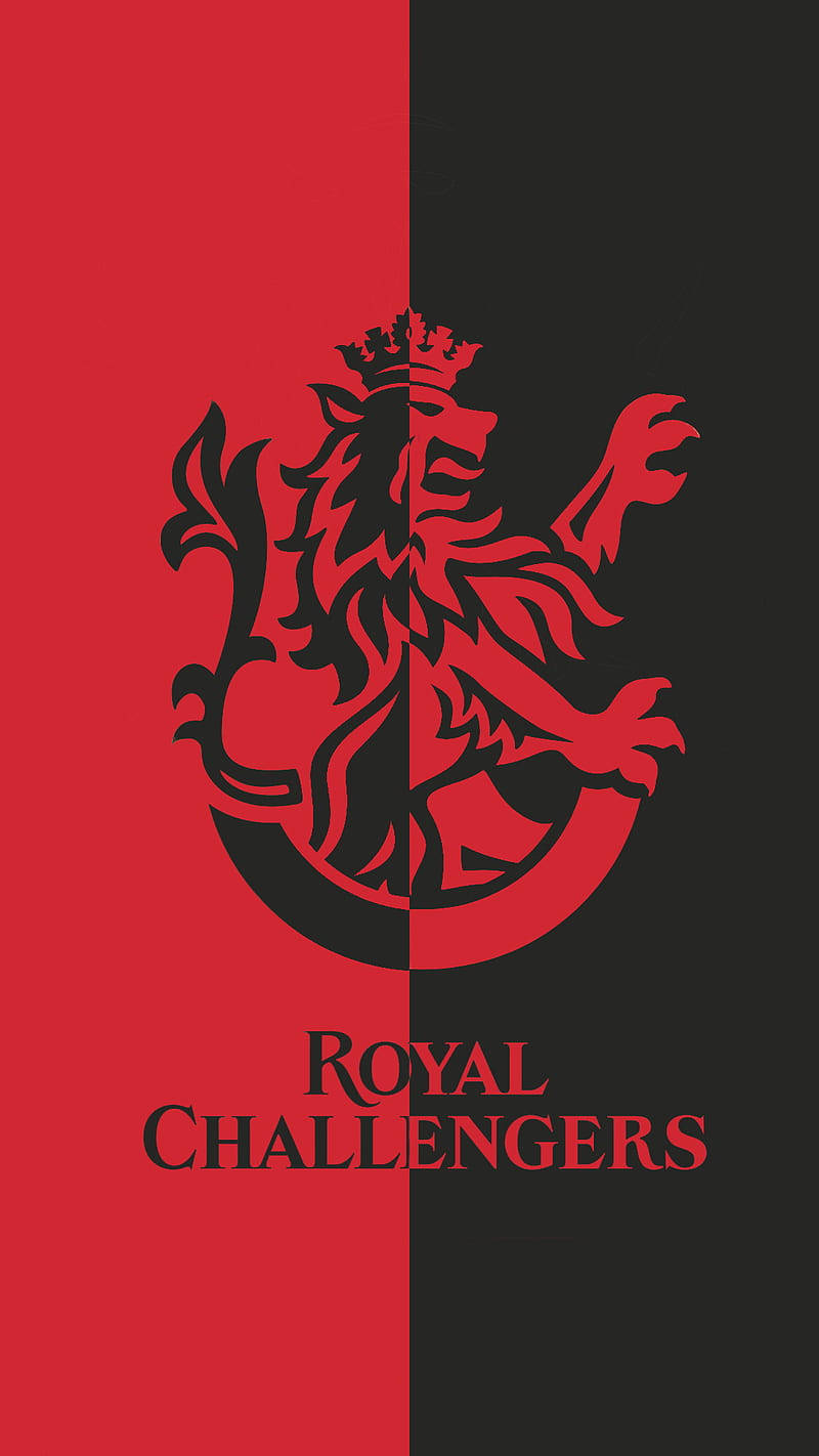 royal challengers bangalore 桌布 壁紙 — 大膽的紅黑分割背景，帶有皇冠獅子標誌，下方有 'Royal Challengers' 文字。