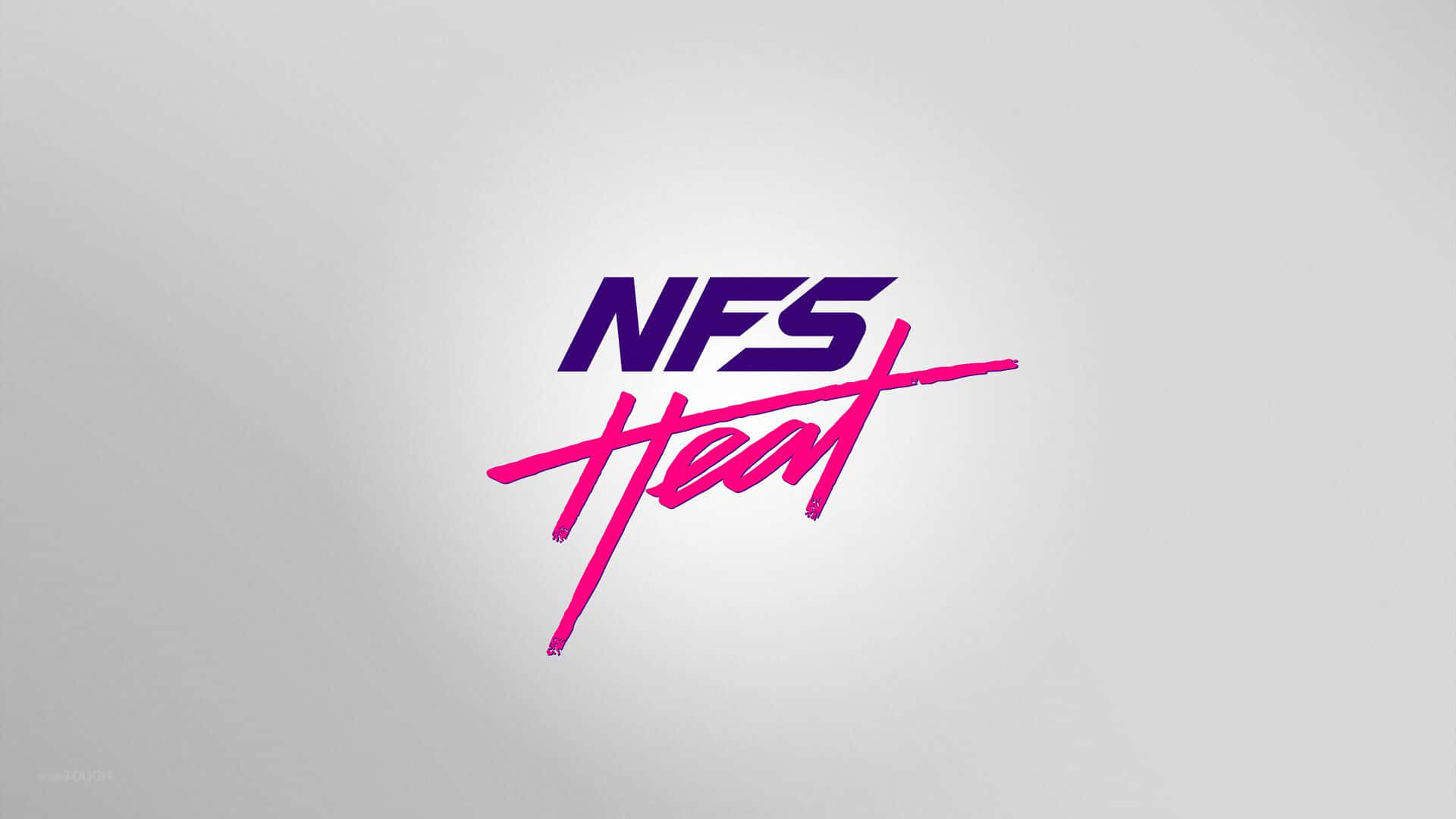 電玩遊戲 桌布 壁紙 — 大膽的紫色和粉紅色 NFS Heat 標誌居中在柔和的灰色漸變背景上。