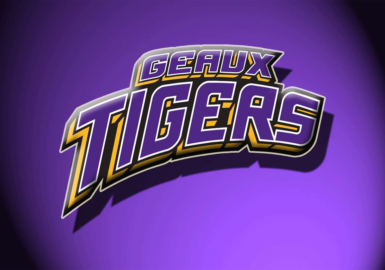 Lsu 桌布 壁紙 — 大膽的紫色和金色 'Geaux Tigers' 標誌帶有3D效果，在漸變紫色背景上脫穎而出。