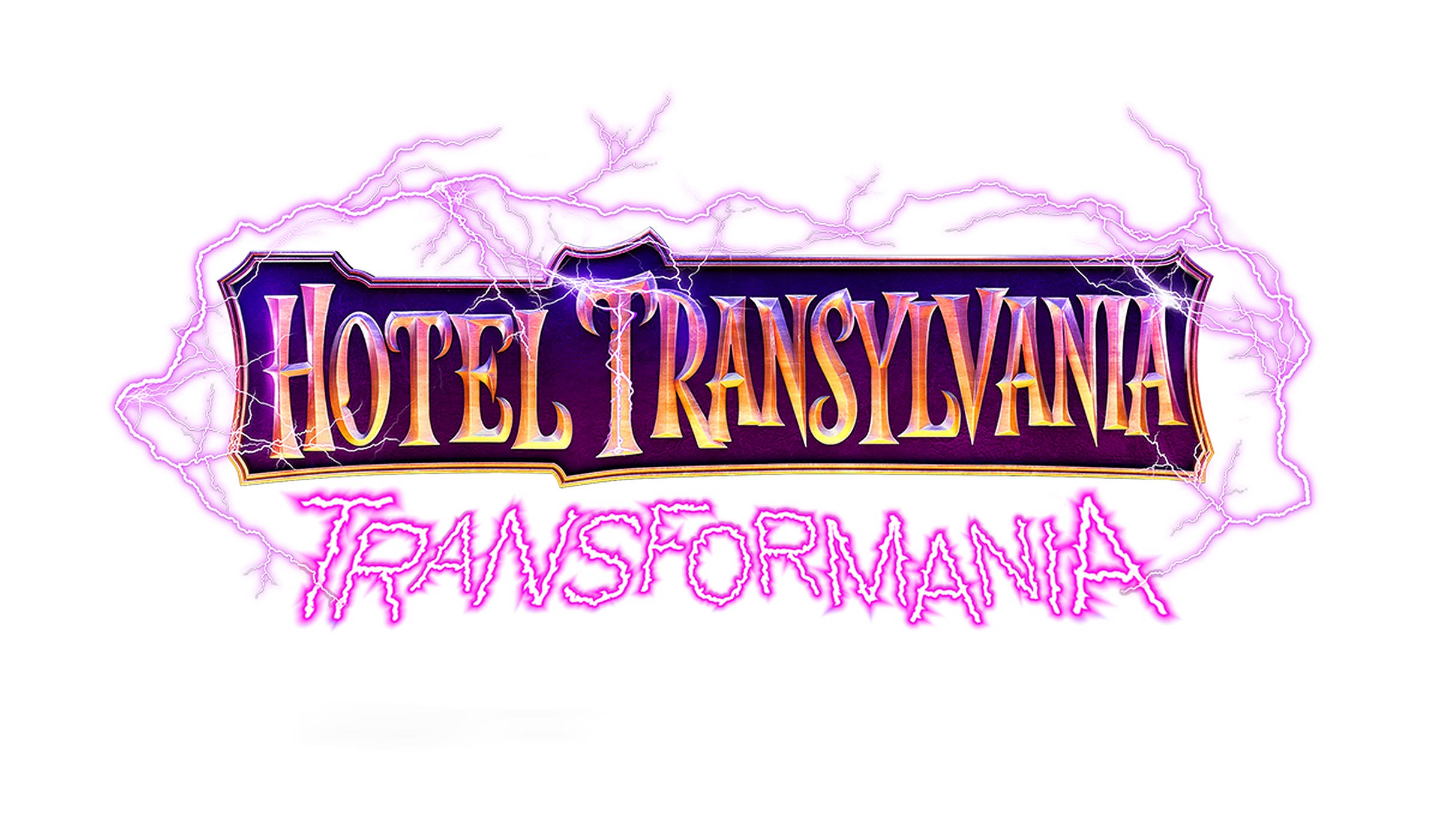 尖叫旅社變形記 桌布 壁紙 — 大膽的紫色和金色 'Hotel Transylvania Transformania' 標誌在純白色背景上閃爍著充滿活力的粉紅色閃電。
