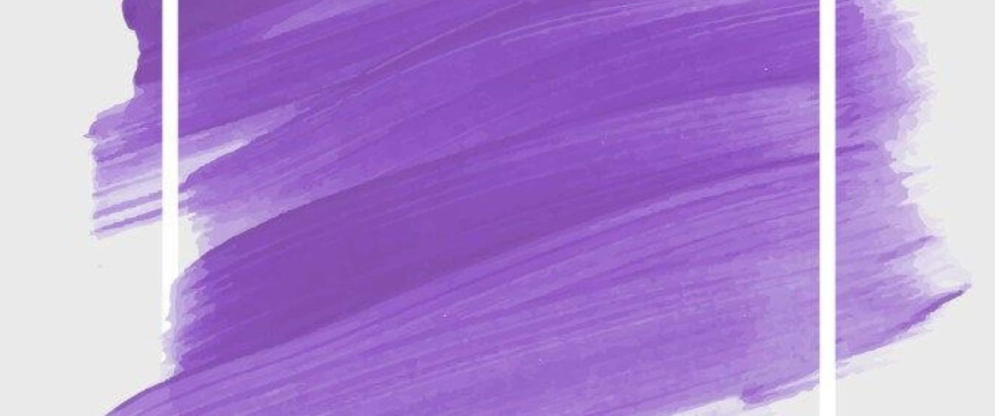 Purple And White 桌布 壁紙 — 大膽的紫色筆觸橫掃過由垂直白色條紋框住的淺灰色畫布。