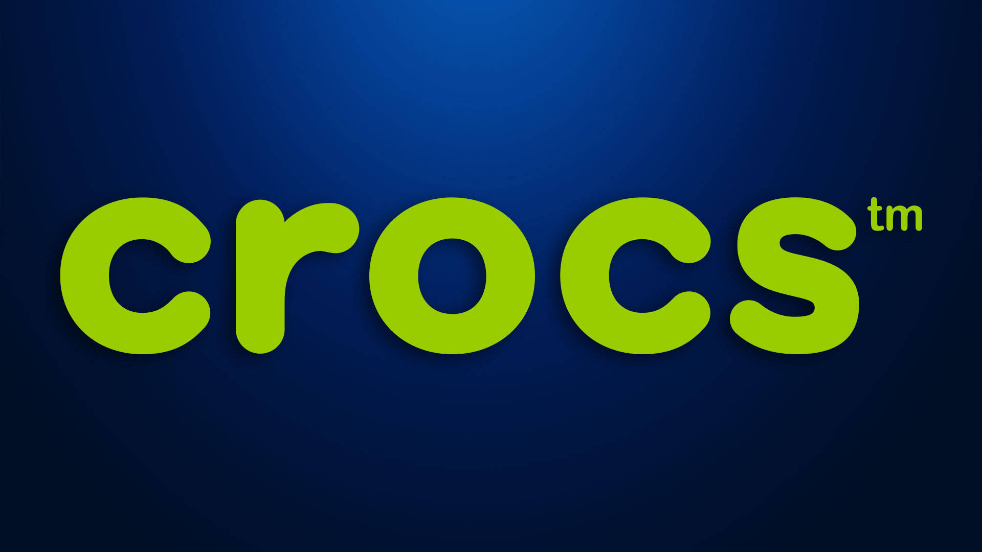 Crocs 桌布 壁紙 — 大膽的萊姆綠色Crocs標誌居中在漸變海軍藍背景上，帶有柔和燈光。