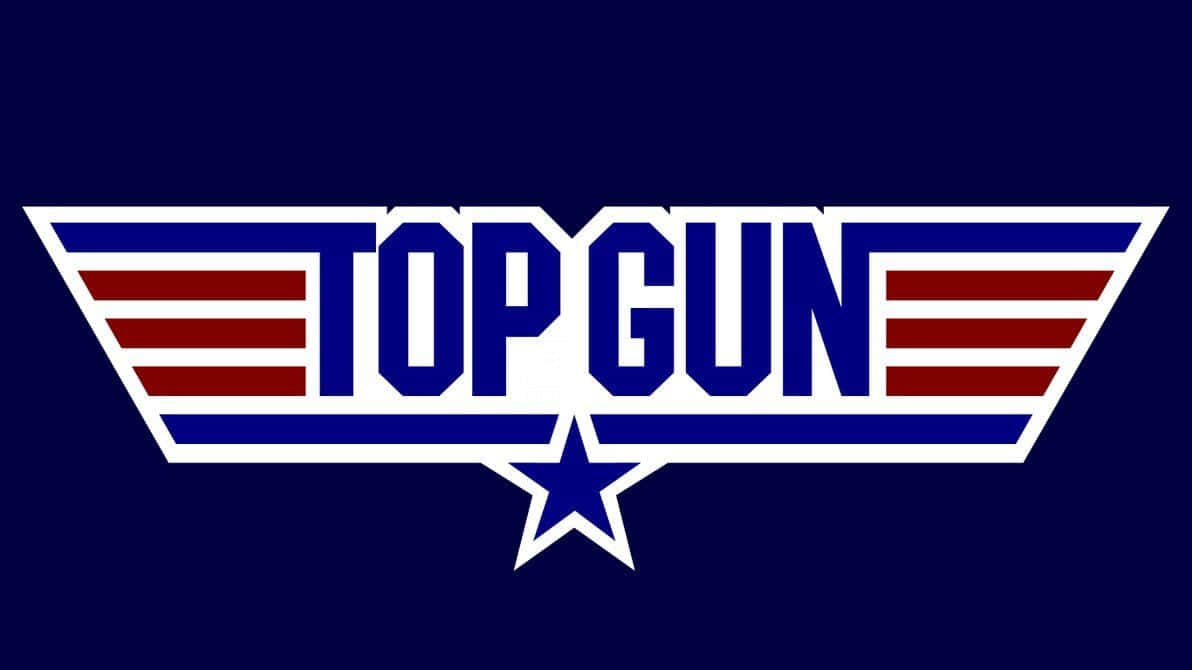 Top Gun 桌布 壁紙 — 大膽的藍色、紅色和白色Top Gun標誌，帶有星星，背景為深藍色。