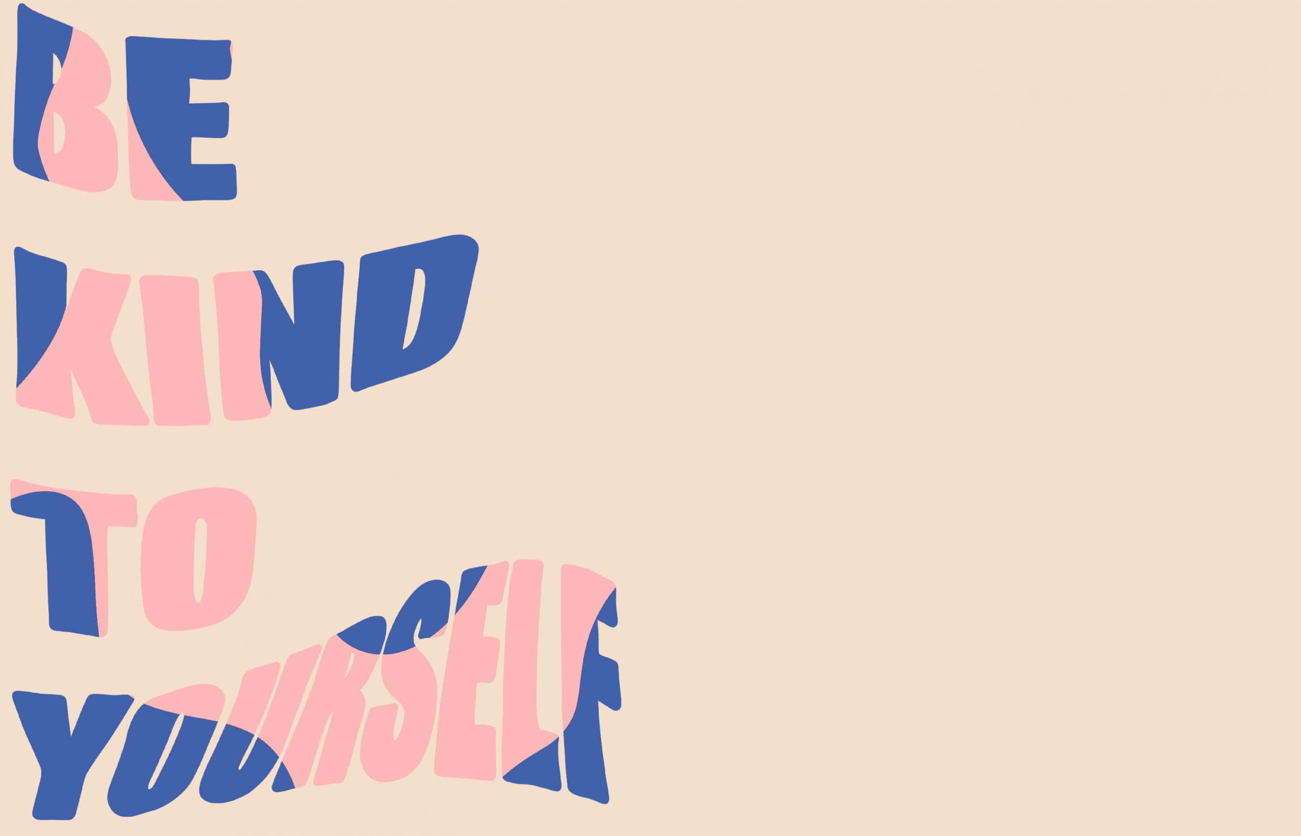 Be Kind 桌布 壁紙 — 大膽的藍色和粉紅色字體在柔軟的米色背景上拼出「善待自己」。