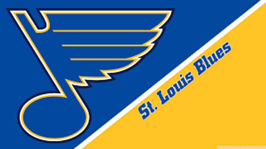 St Louis Blues 桌布 壁紙 — 大膽的藍色和金色聖路易斯藍調標誌，在對角分割的背景上帶有風格化的帶翼音符。