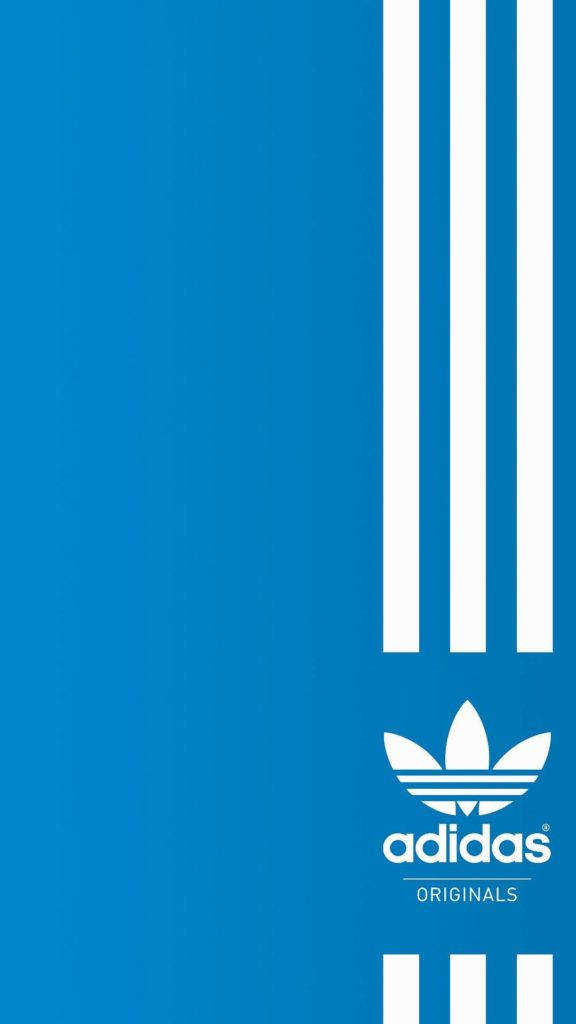 adidas iPhone 桌布 壁紙 — 大膽的藍色背景，帶有標誌性的白色 adidas 條紋和垂直置中的三葉草標誌。