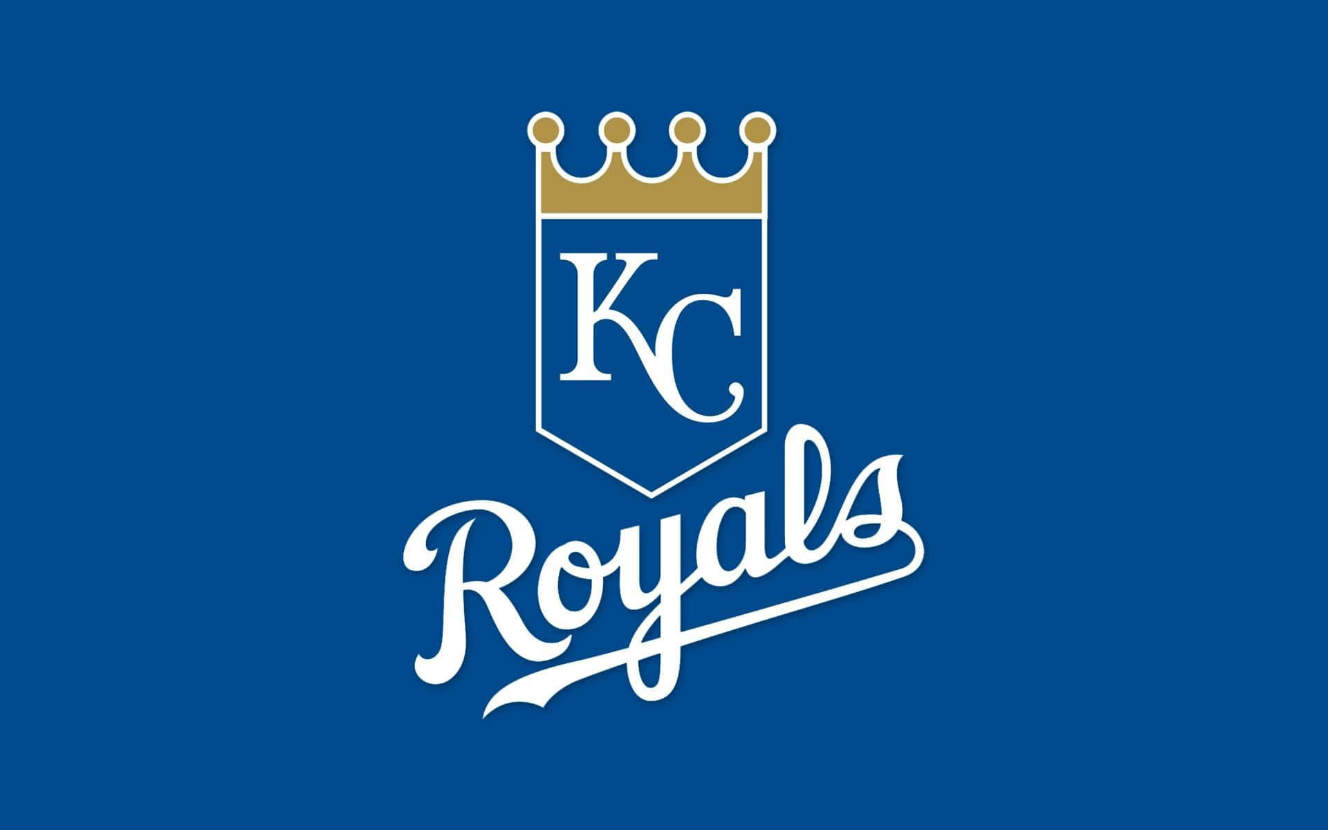 MLB Teams 桌布 壁紙 — 大膽的藍色背景上有一個白色盾牌，上面有KC，金色皇冠位於草書字體Royals上方。